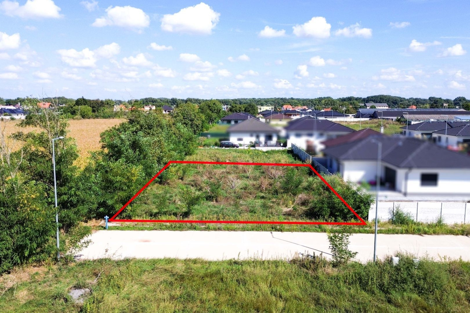 Pekný rovinatý pozemok na predaj!! Novovybudovaná lokalita v obci Dolná Streda!