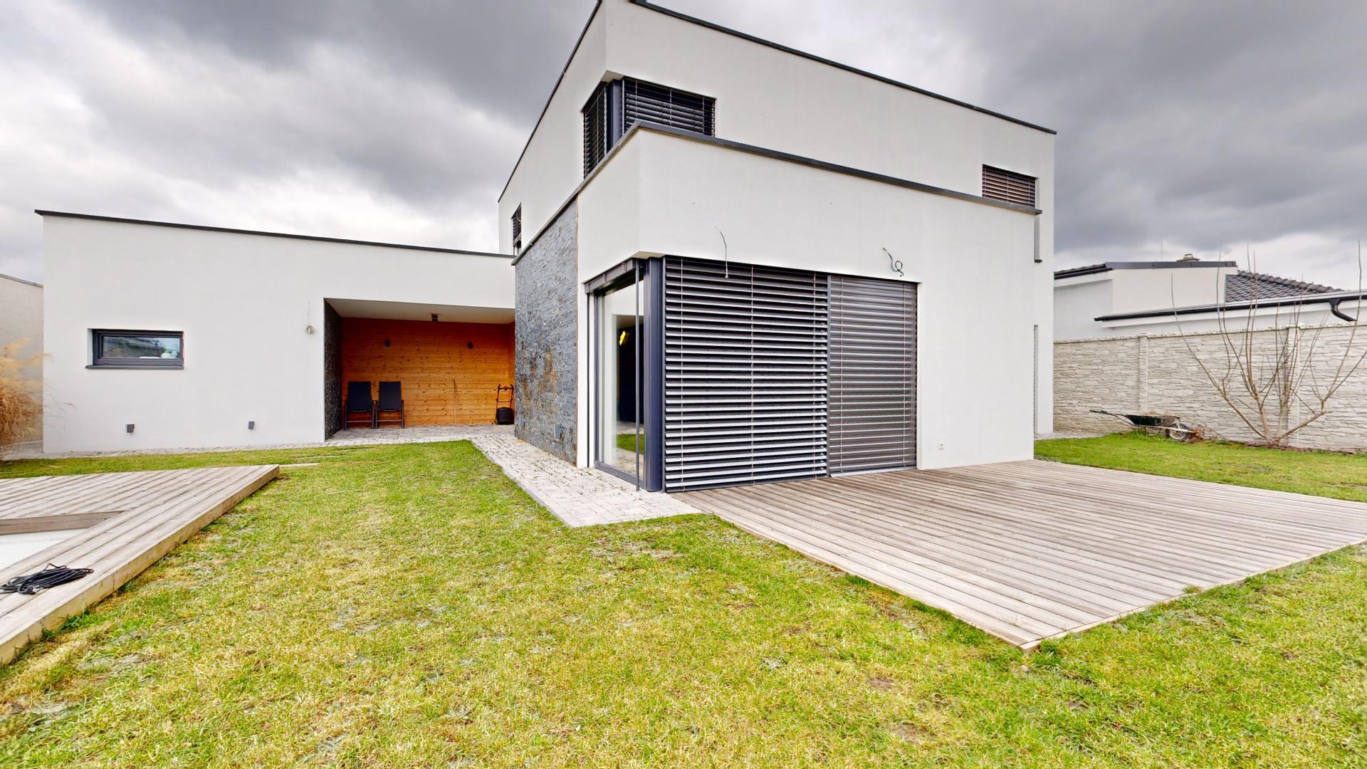 Exkluzívne len u nás 5izb. RD s dvoj-garážou a bazénom