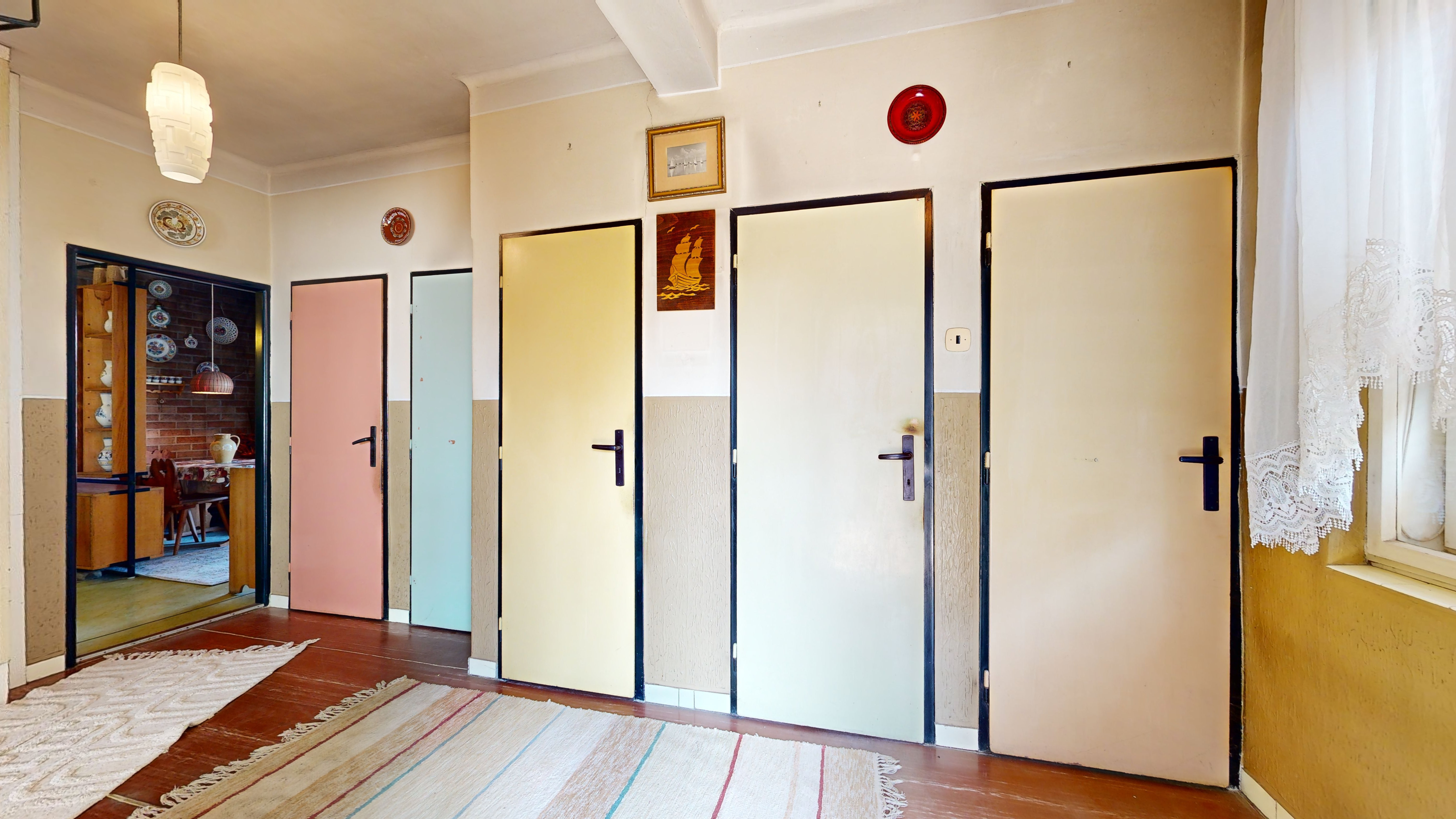 3D PREHLIADKA + VIDEO / Starší RD s perfektnou polohou pri Slnečných jazerách a veľkým potenciálom