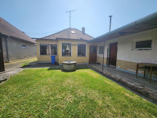 Voľný!! Starší rodinný dom v obci Horné Dubové!! Vhodný aj ako stavebný pozemok!!