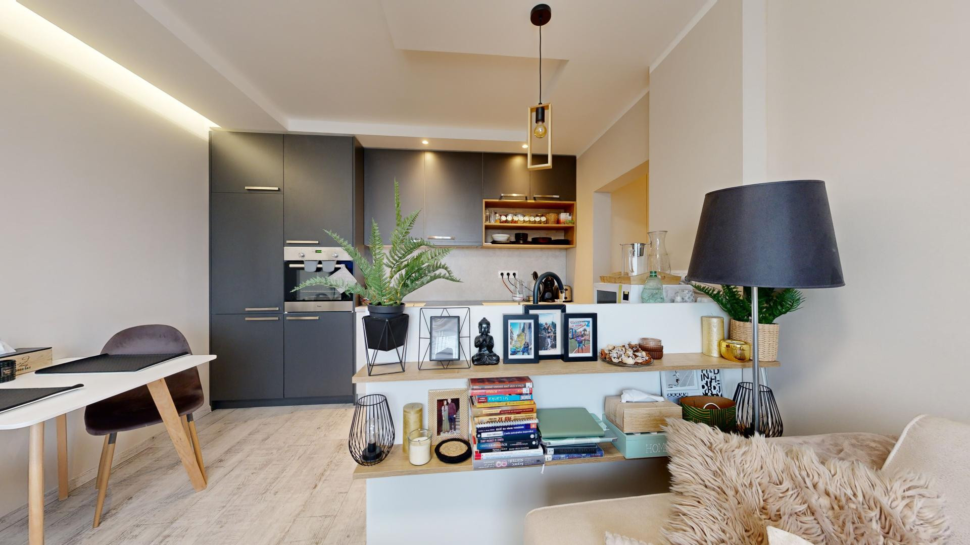 Pekný 2,5-izbový byt na Bebravskej ulici v Bratislave- mestská časť Vrakuňa!