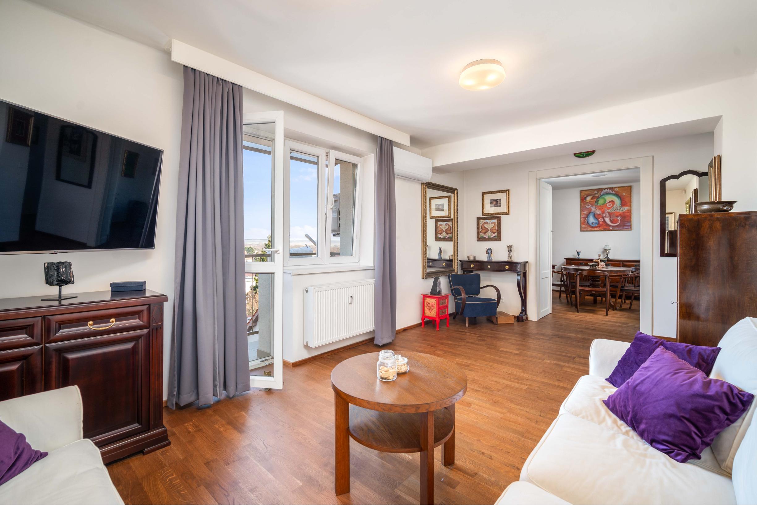 Ponúkame na predaj pekný 3-izbový byt v centre mesta Pezinok.