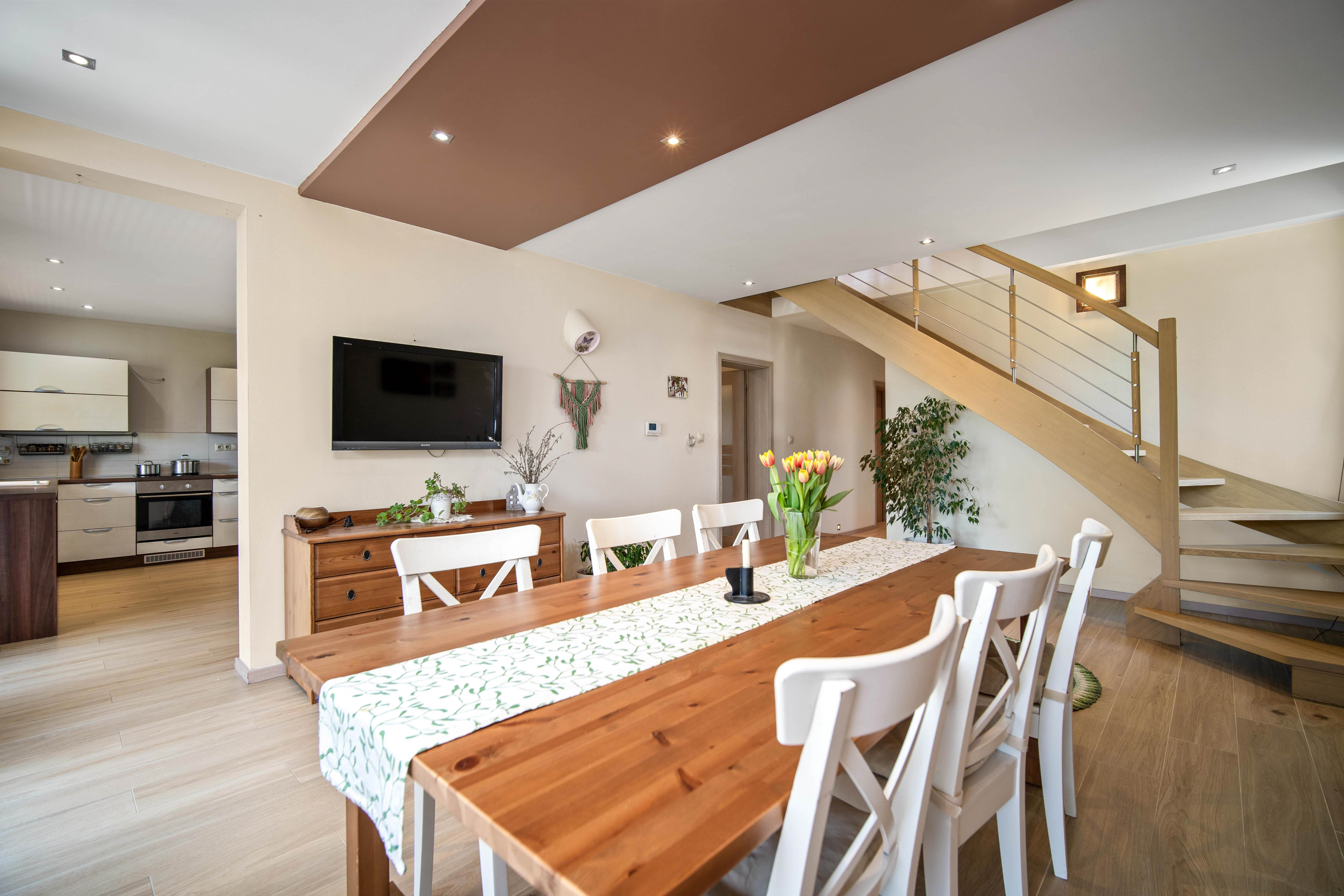 Moderný 6-izbový rodinný dom s veľkou záhradou, altánkom a bazénom – Dolné Orešany