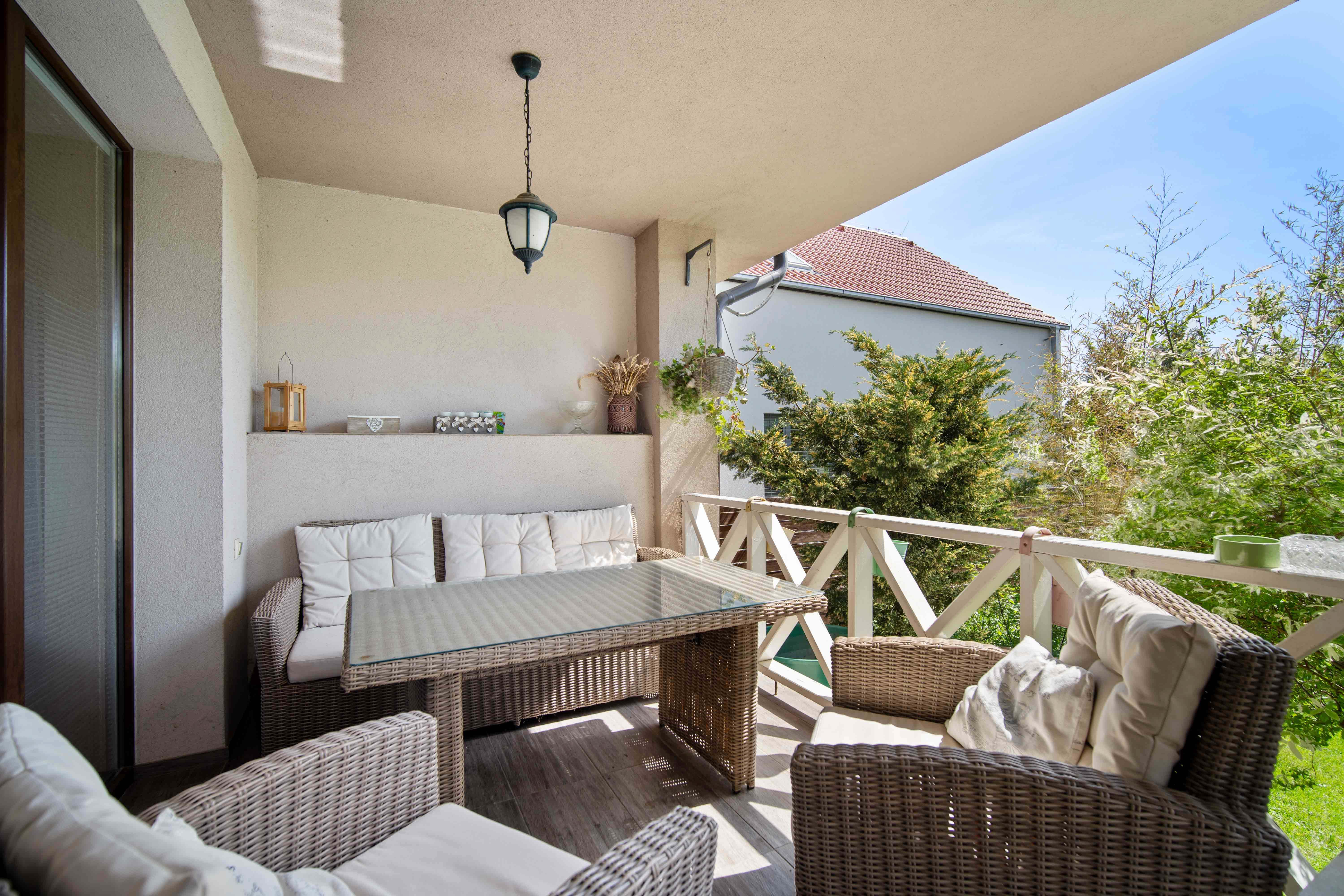 Moderný 6-izbový rodinný dom s veľkou záhradou, altánkom a bazénom – Dolné Orešany