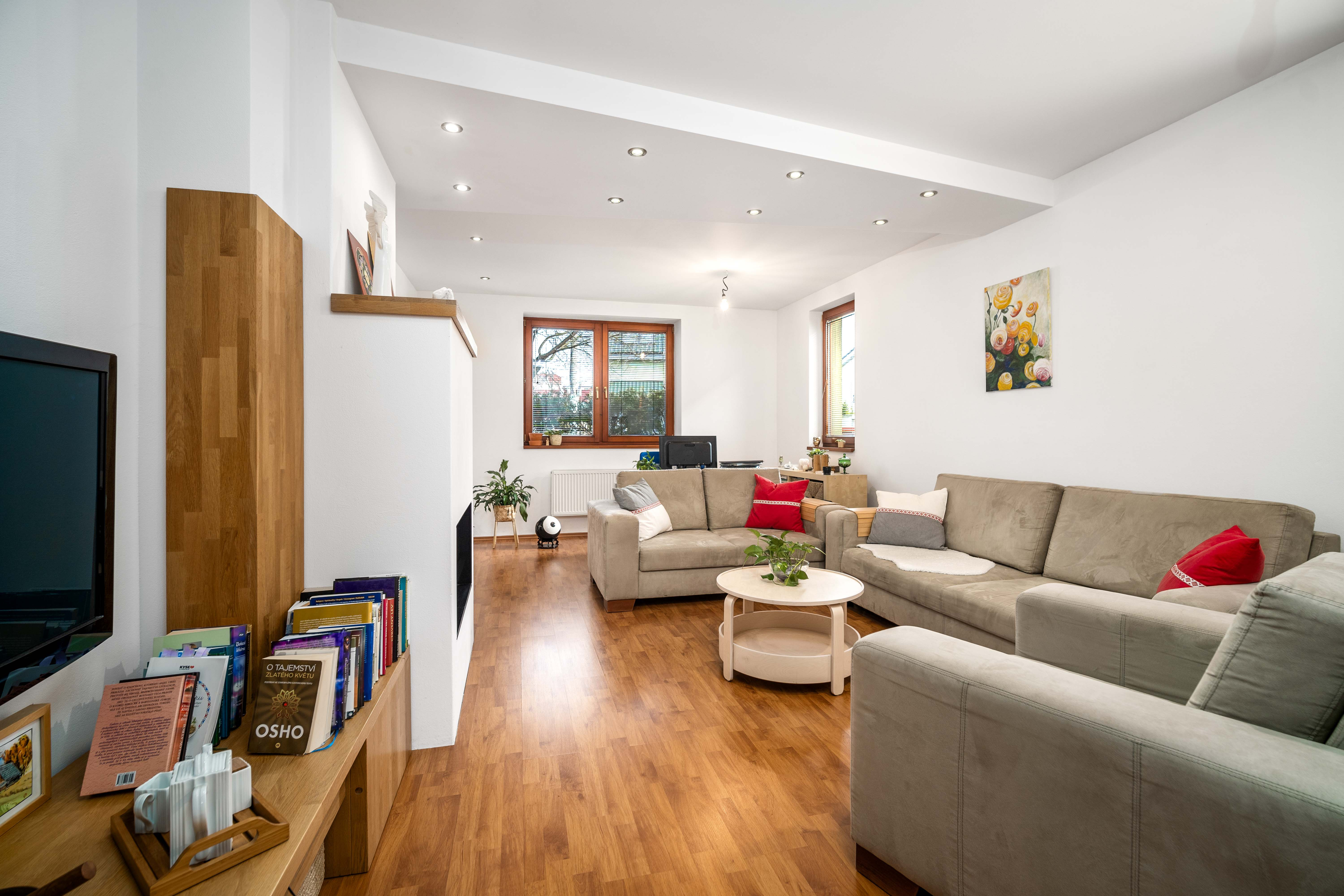 Pekný dvojpodlažný RD v Modranke so samostatnou bytovou jednotkou v prístavbe!!!