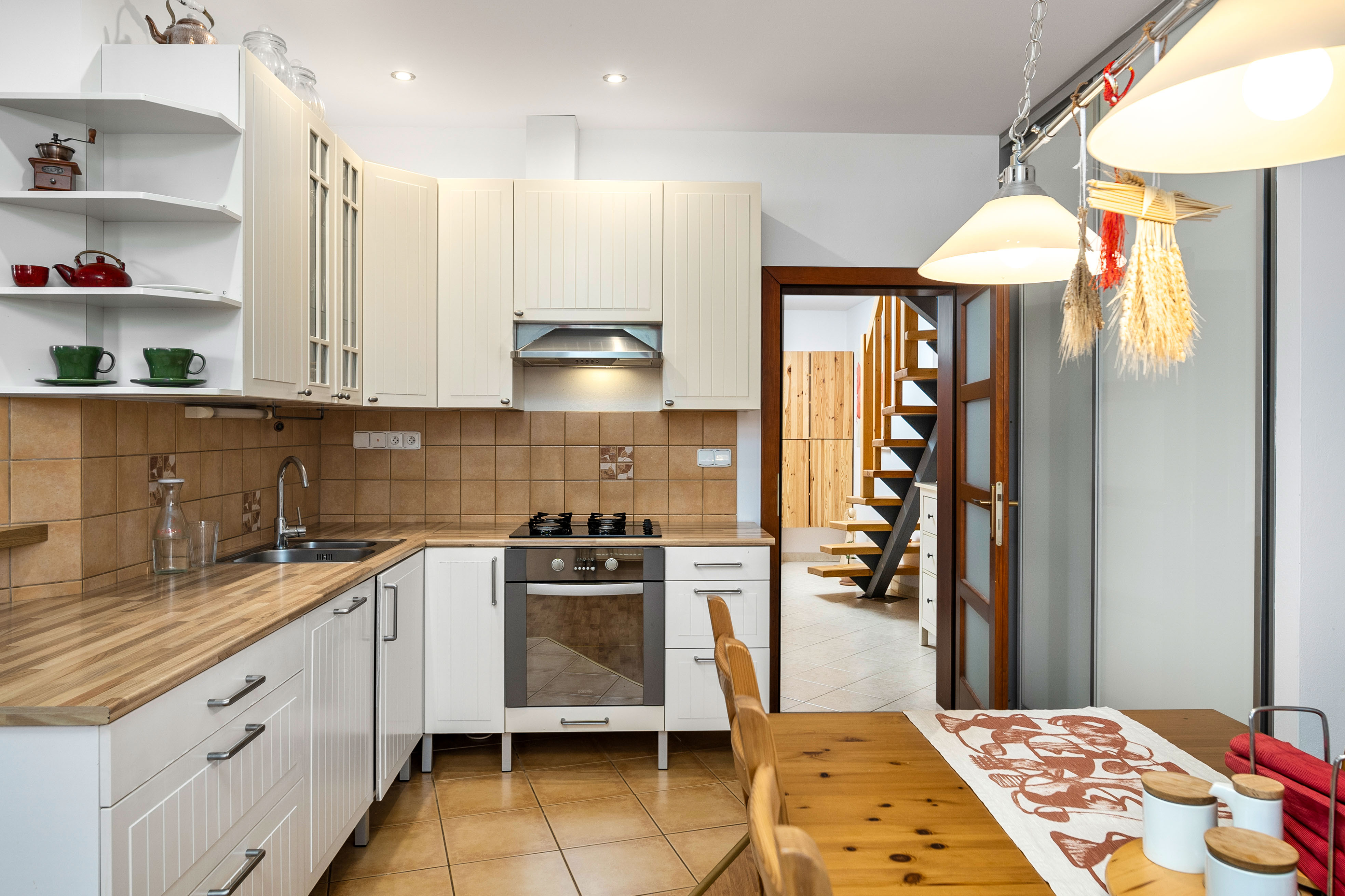 Pekný dvojpodlažný RD v Modranke so samostatnou bytovou jednotkou v prístavbe!!!