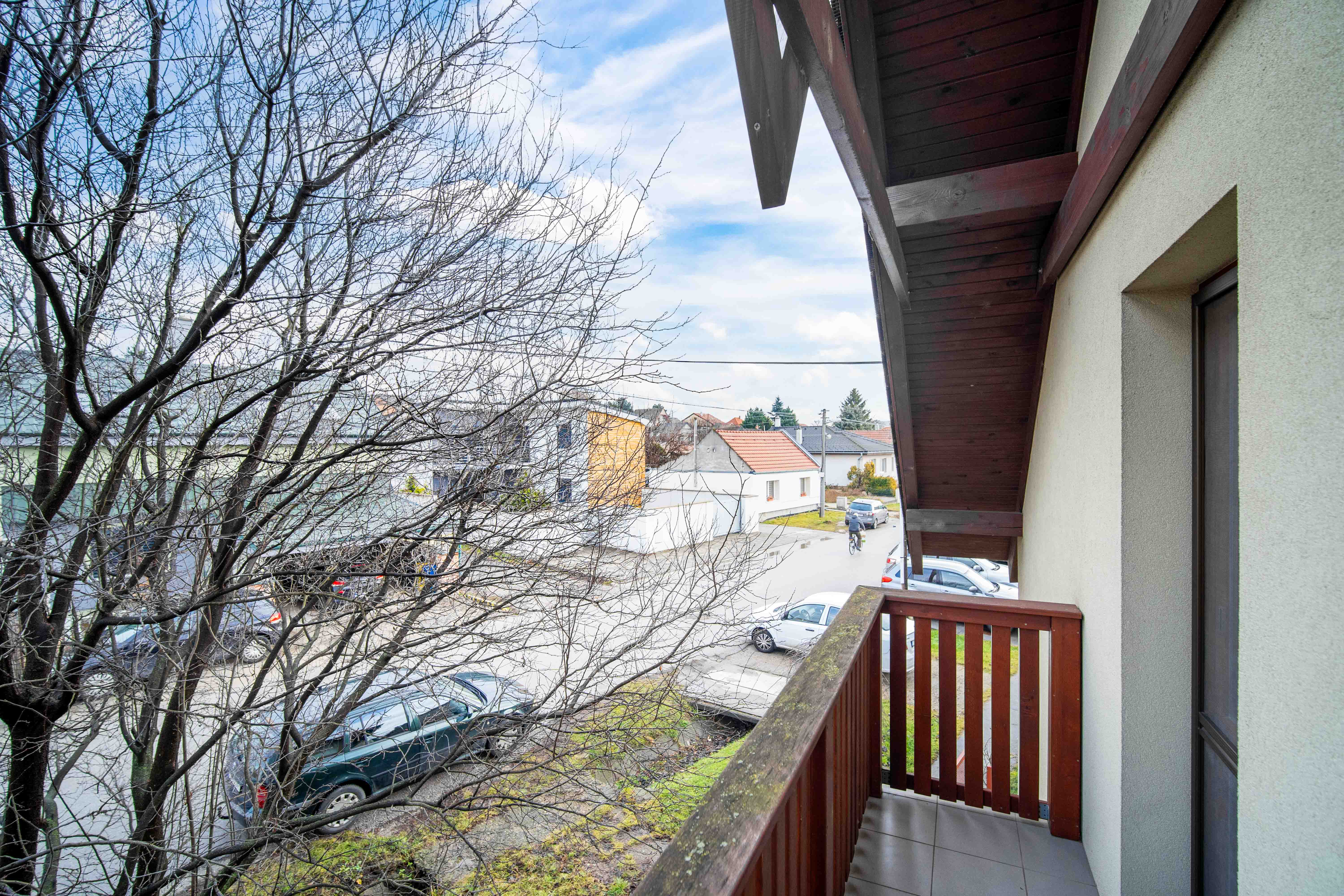 Pekný dvojpodlažný RD v Modranke so samostatnou bytovou jednotkou v prístavbe!!!