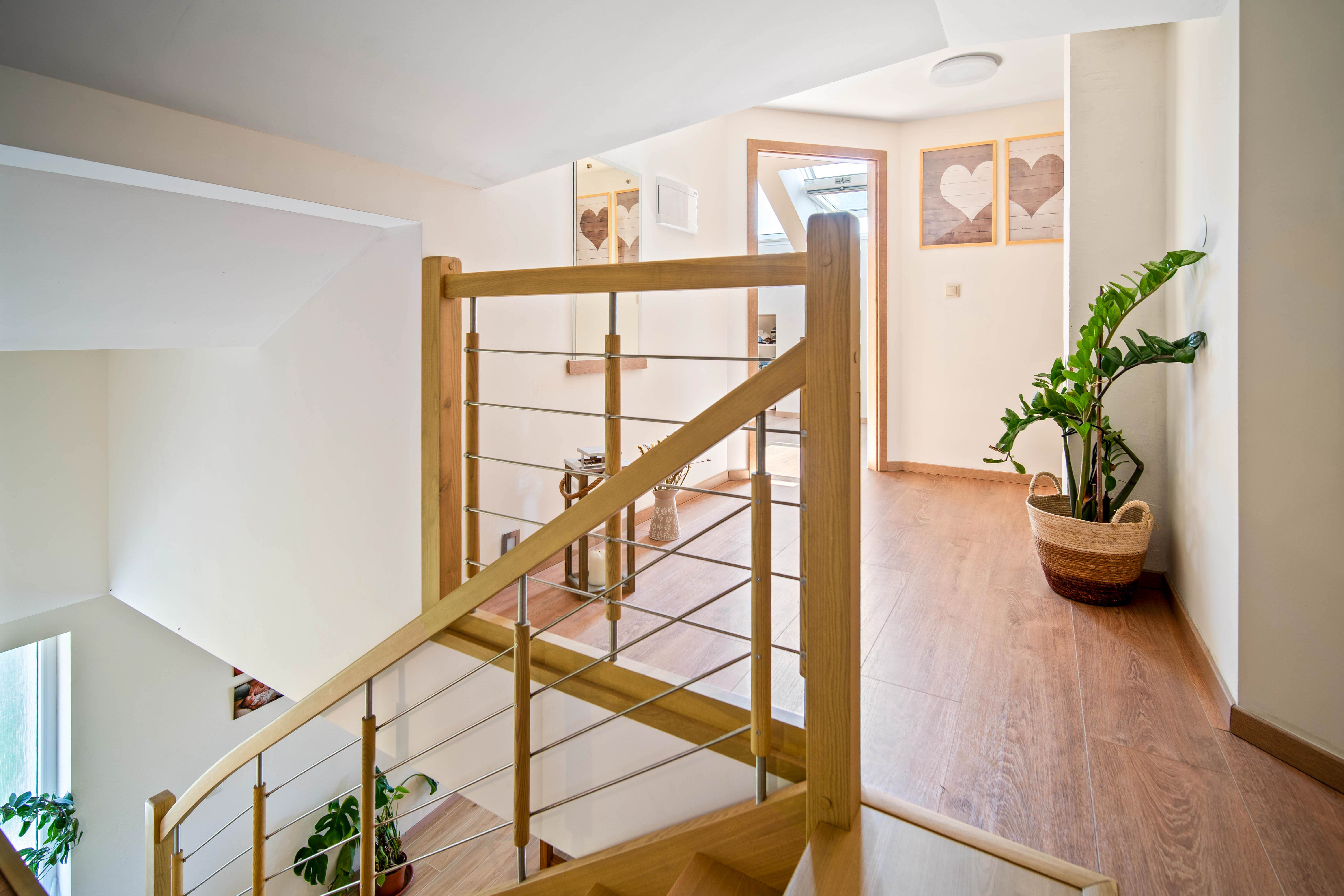 Moderný 6-izbový rodinný dom s veľkou záhradou, altánkom a bazénom – Dolné Orešany