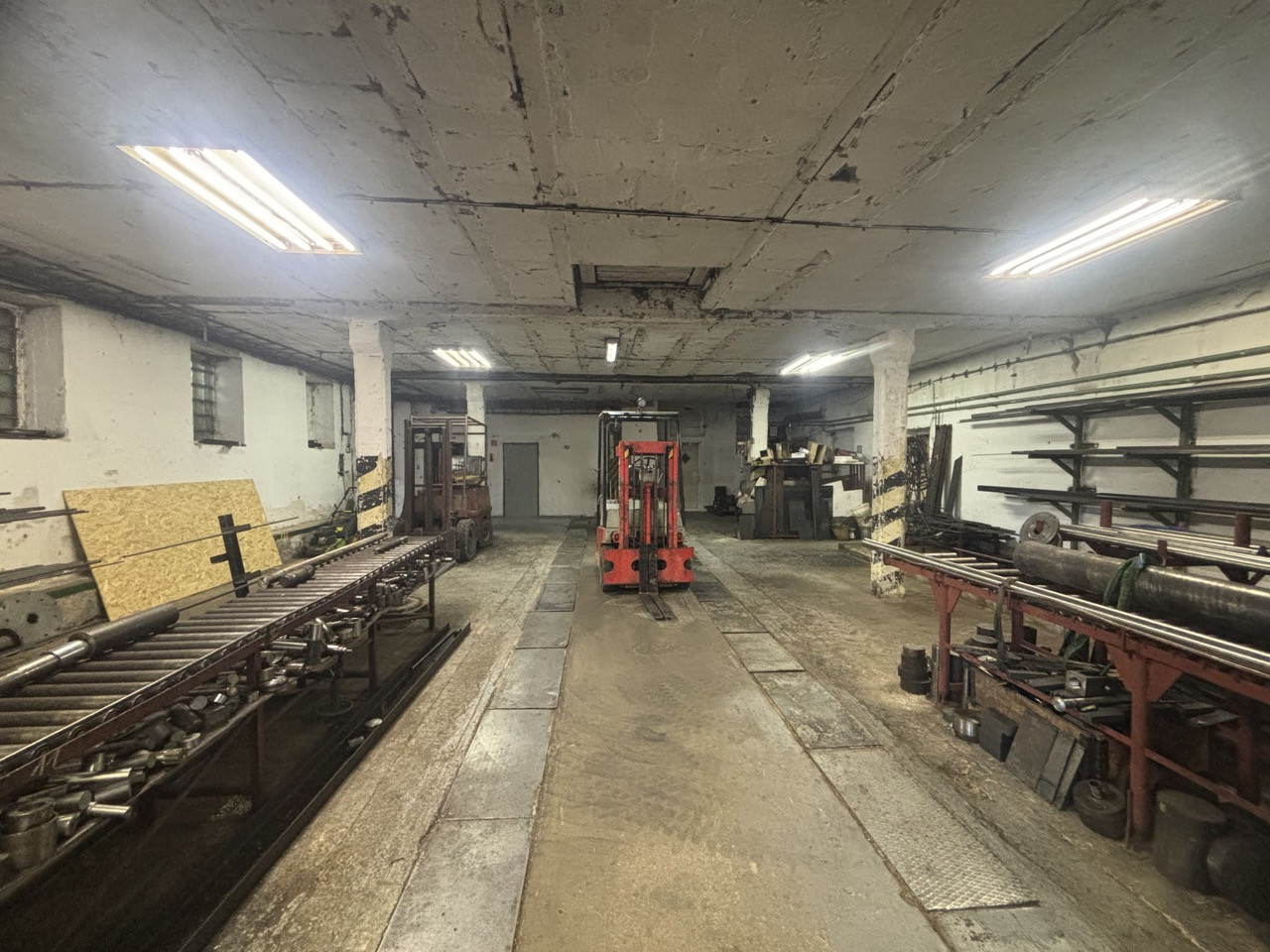 !NA PRENÁJOM! VÝROBNÁ HALA S VEĽKÝM POZEMKOM - CÍFER