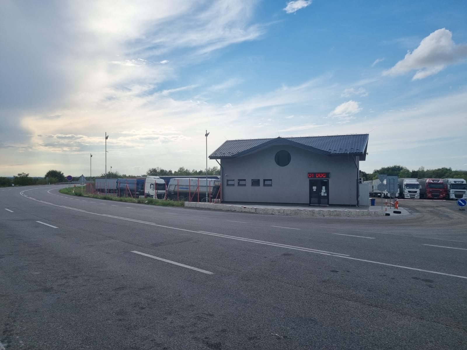 Na predaj funkčný areál pre kamióny vo Vyšnom Nemeckom – výborná poloha pri hranici
