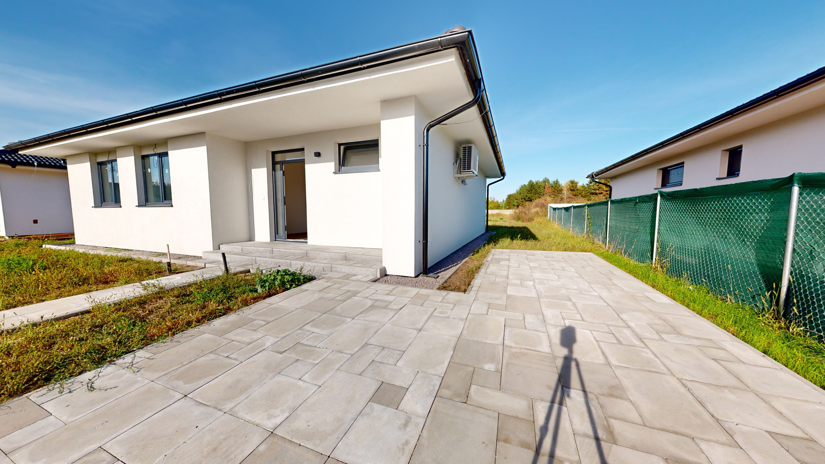 NOVOSTAVBY NOVÉ ZÁMKY - Pekné 4.izb.rodinné domy typu bungalov