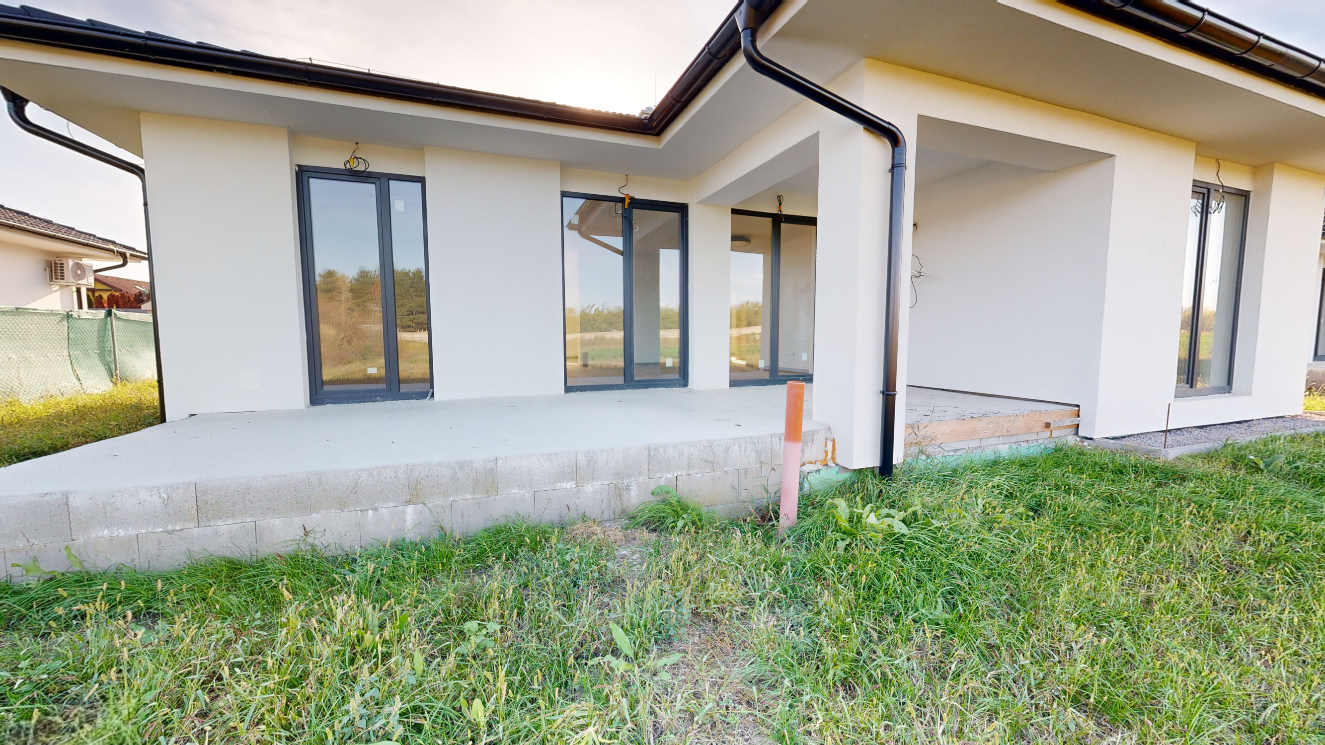 NOVOSTAVBY NOVÉ ZÁMKY - Pekné 4.izb.rodinné domy typu bungalov