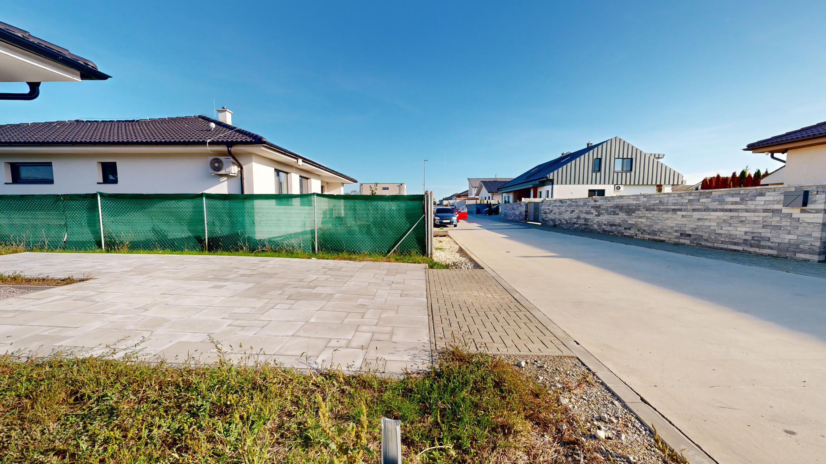 NOVOSTAVBY NOVÉ ZÁMKY - Pekné 4.izb.rodinné domy typu bungalov