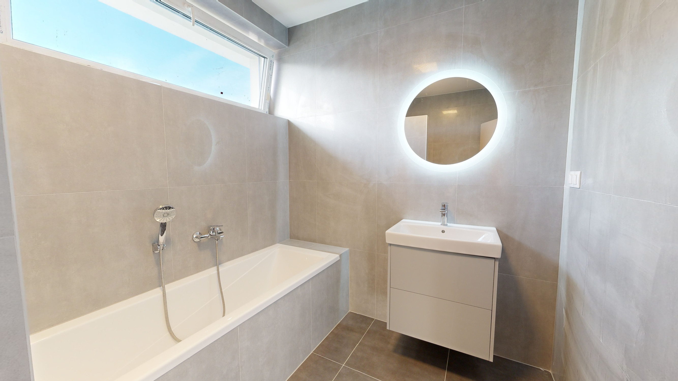 NOVOSTAVBY NOVÉ ZÁMKY - Pekné 4.izb.rodinné domy typu bungalov