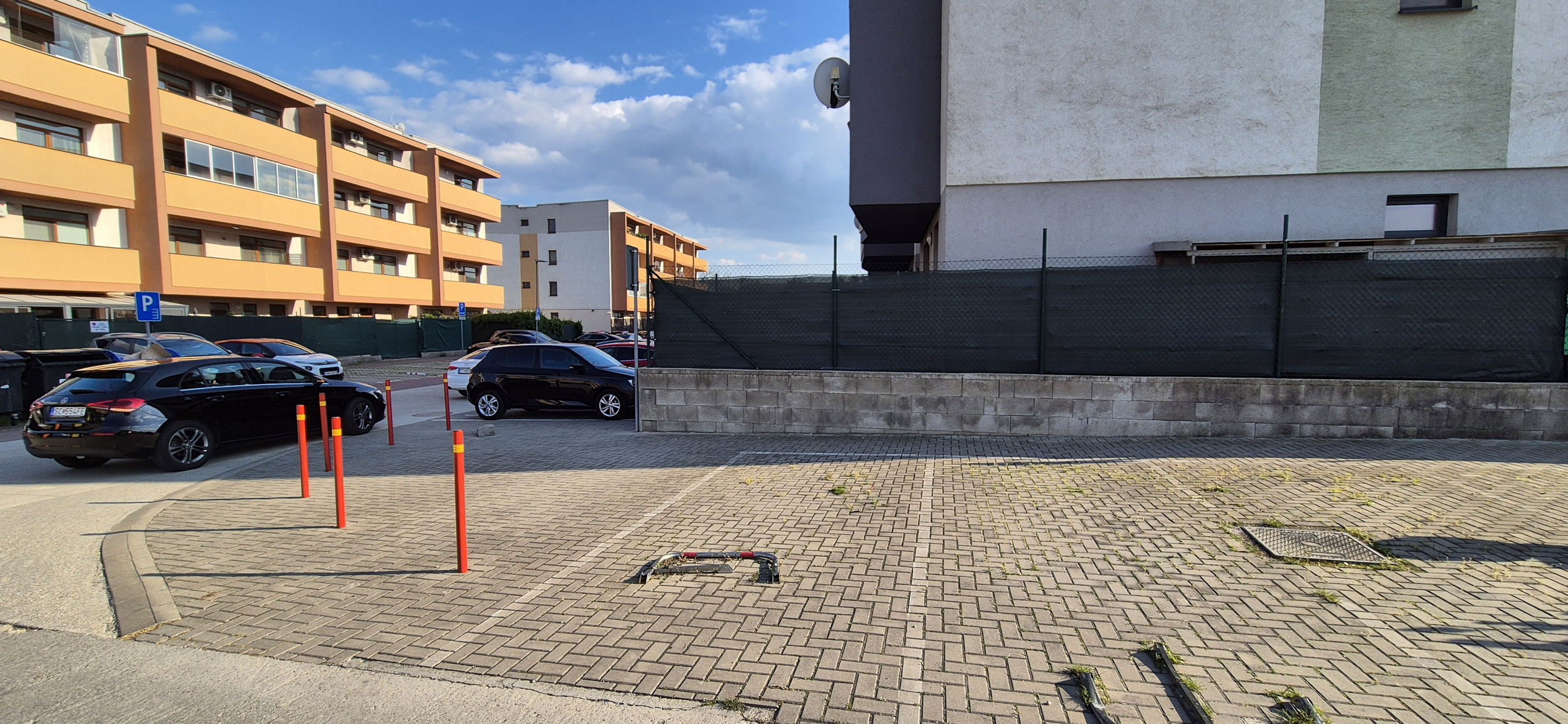 NA PREDAJ!!! Parkovacie státie na ul. Slávičia - Senec