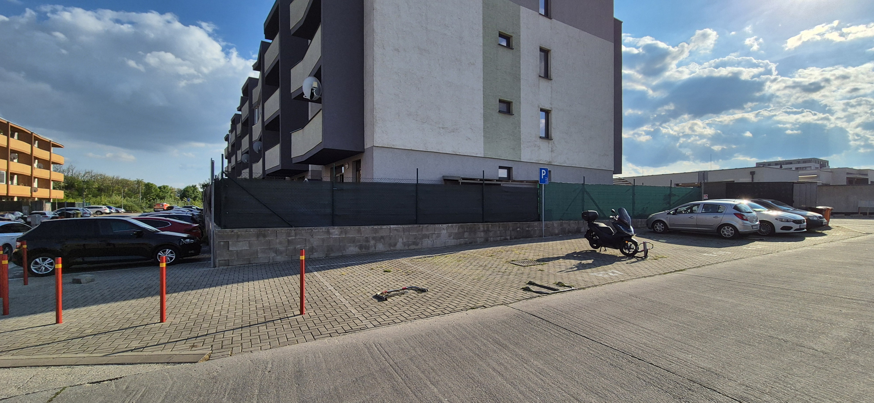 NA PREDAJ!!! Parkovacie státie na ul. Slávičia - Senec