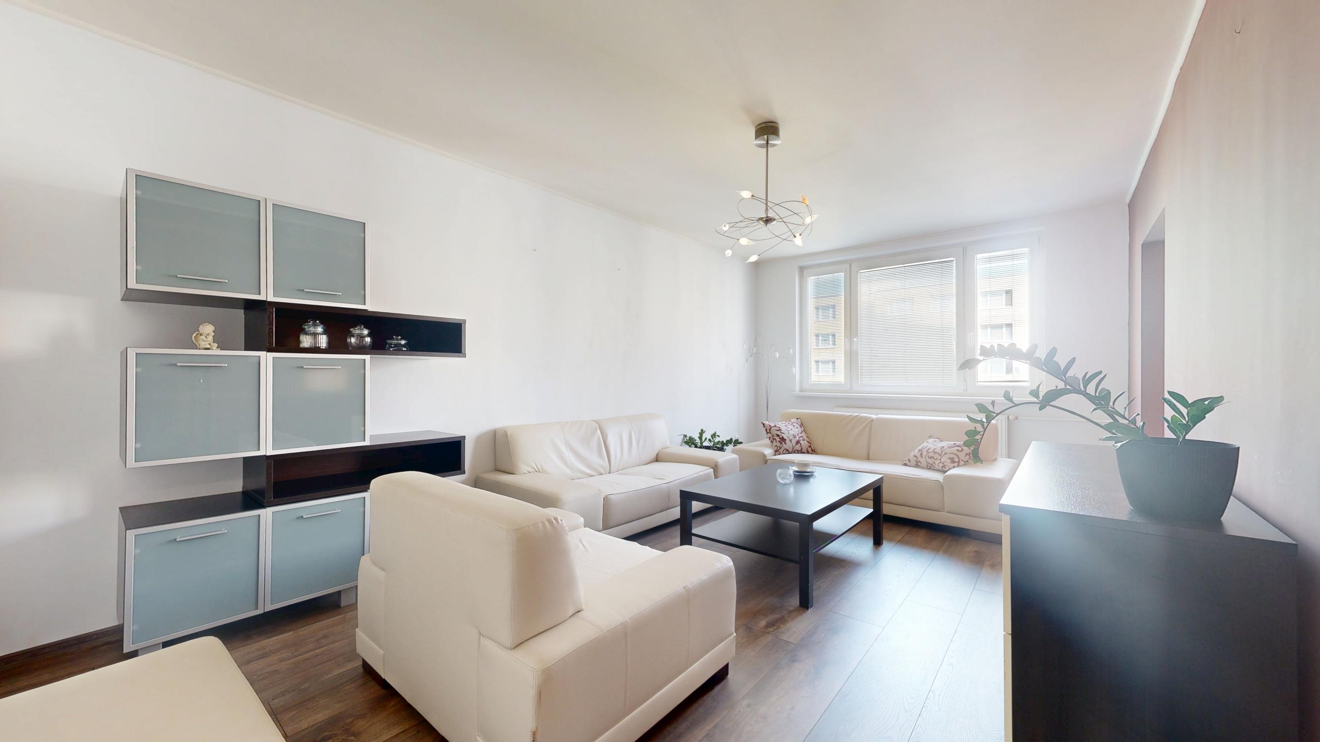 REZERVOVANÝ!🏡 Predaj zariadeného 3-izbového bytu po kompletnej rekonštrukcii s loggiou na Nerudovej ulici v Trnave