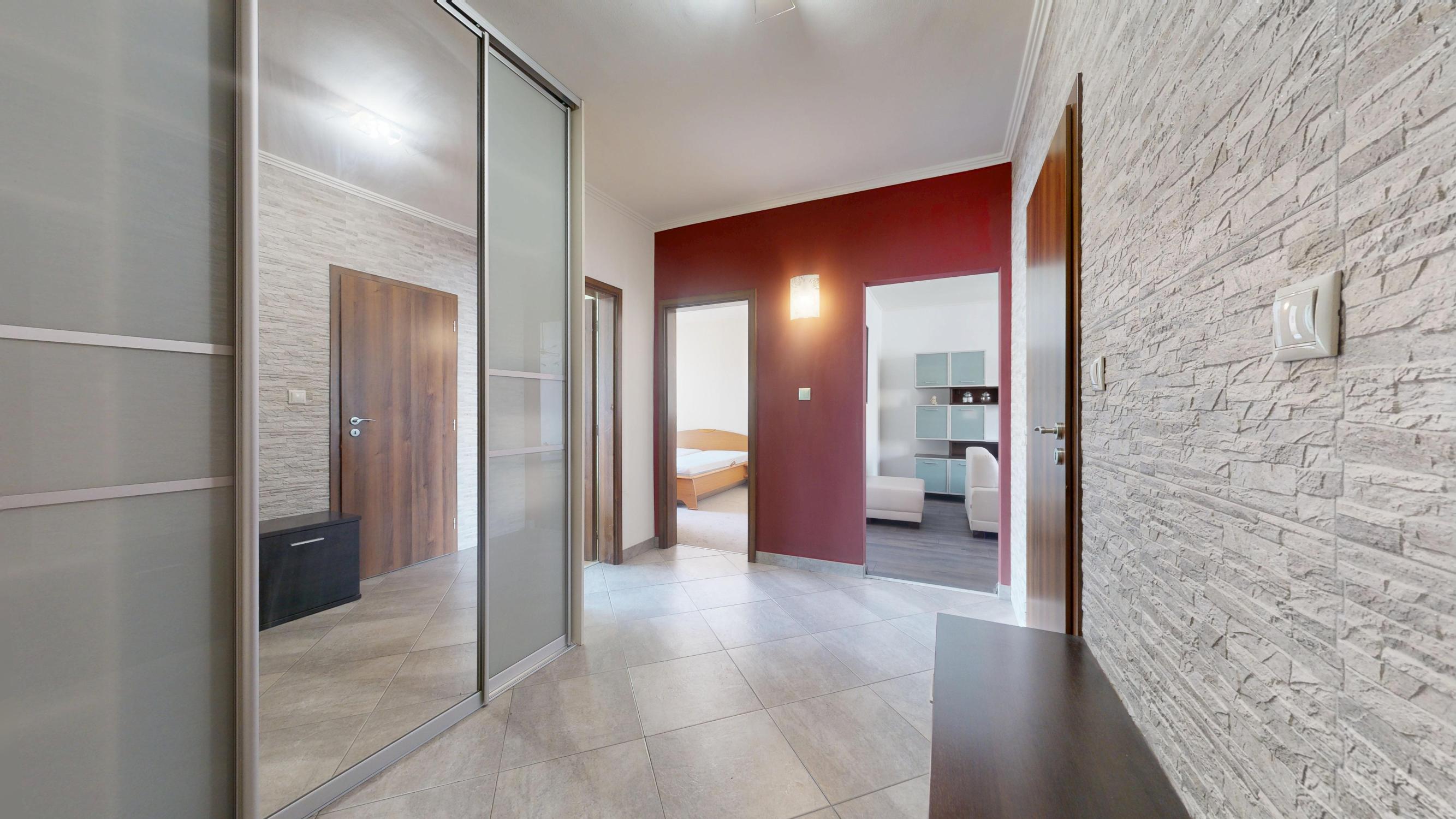 REZERVOVANÝ!🏡 Predaj zariadeného 3-izbového bytu po kompletnej rekonštrukcii s loggiou na Nerudovej ulici v Trnave