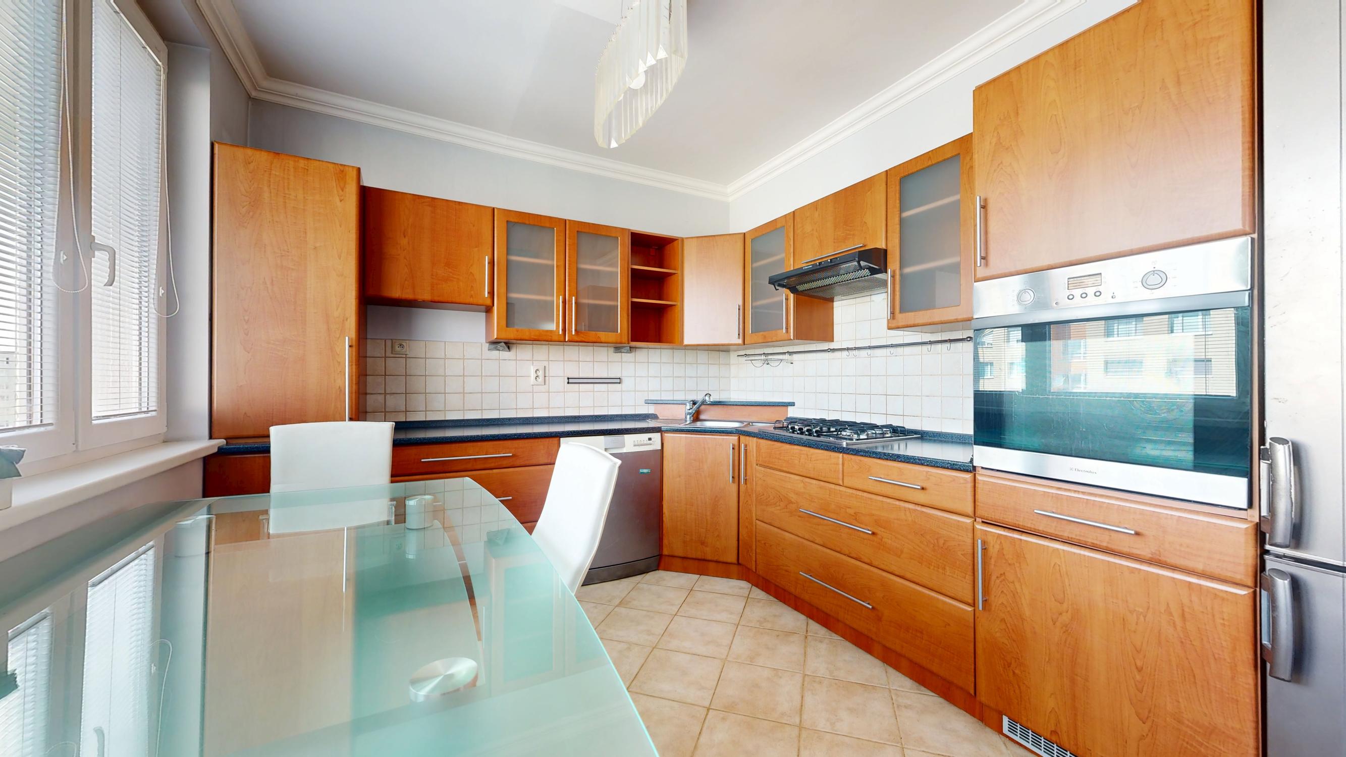 REZERVOVANÝ!🏡 Predaj zariadeného 3-izbového bytu po kompletnej rekonštrukcii s loggiou na Nerudovej ulici v Trnave