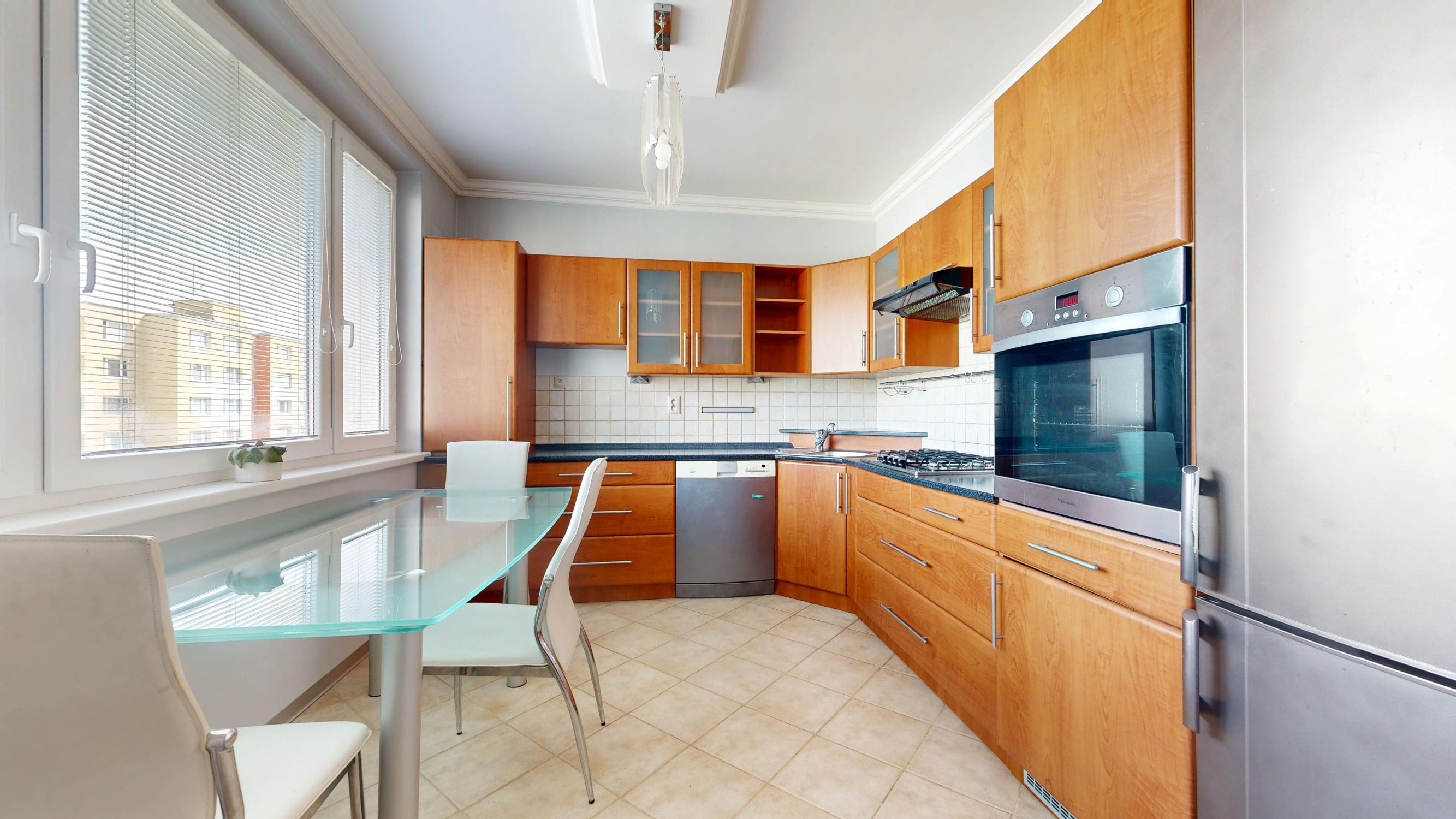 REZERVOVANÝ!🏡 Predaj zariadeného 3-izbového bytu po kompletnej rekonštrukcii s loggiou na Nerudovej ulici v Trnave