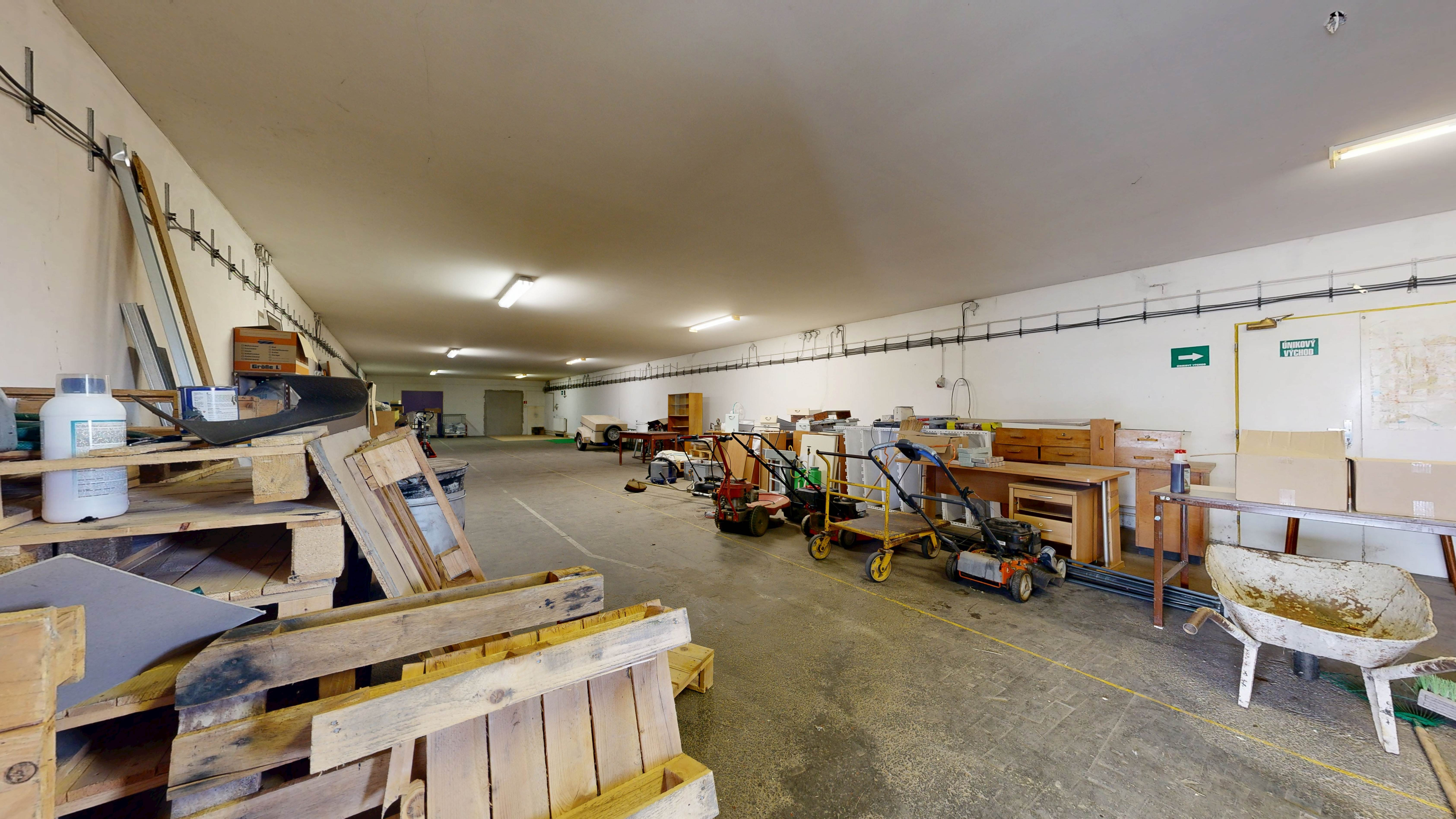 🏭 Na predaj priemyselná hala na okraji mesta Trnava – pozemok 2 500 m²