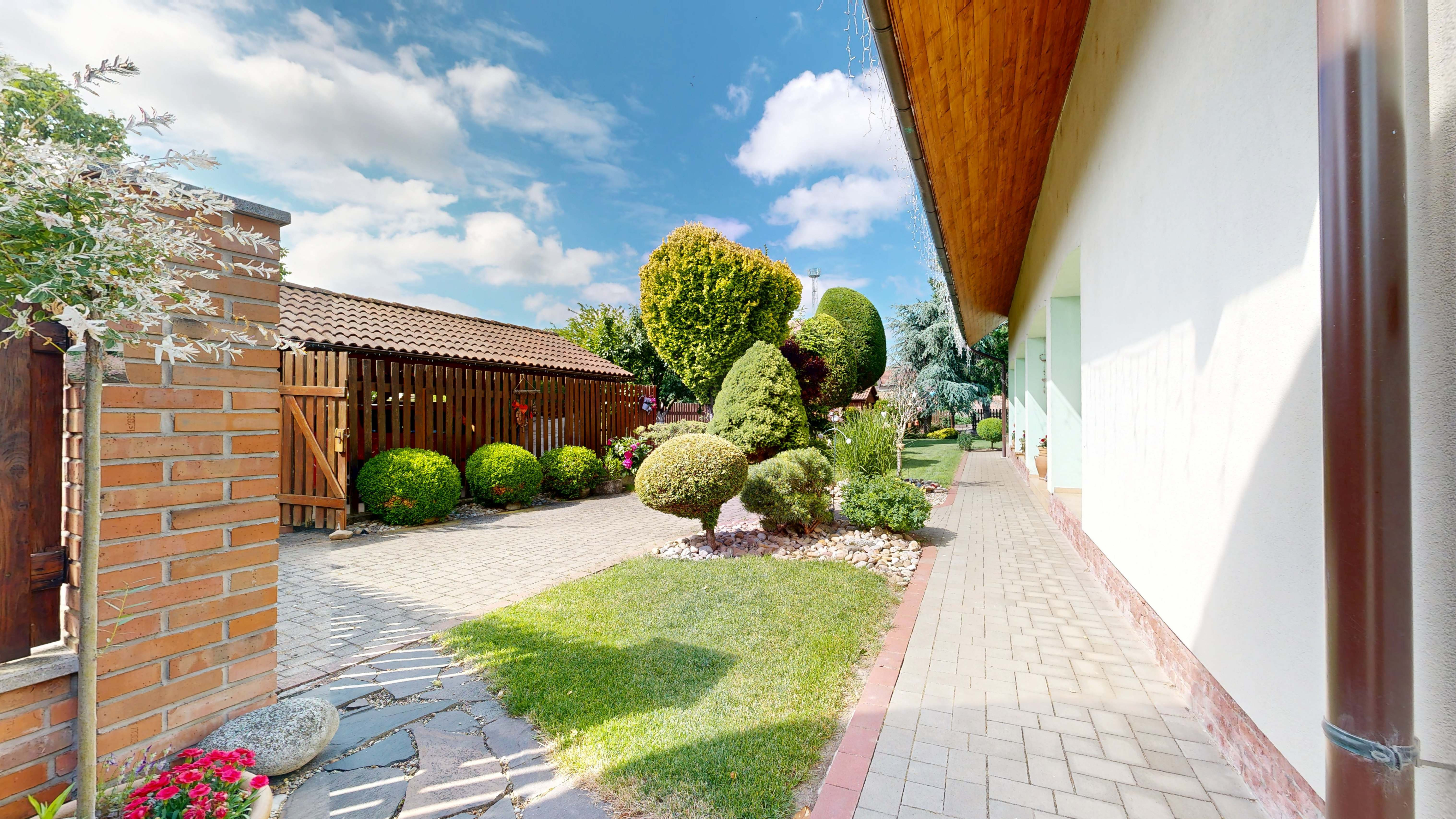 EXKLUZÍVNE V RK CASMAR – Na predaj veľmi pekný rodinný dom v tichej lokalite