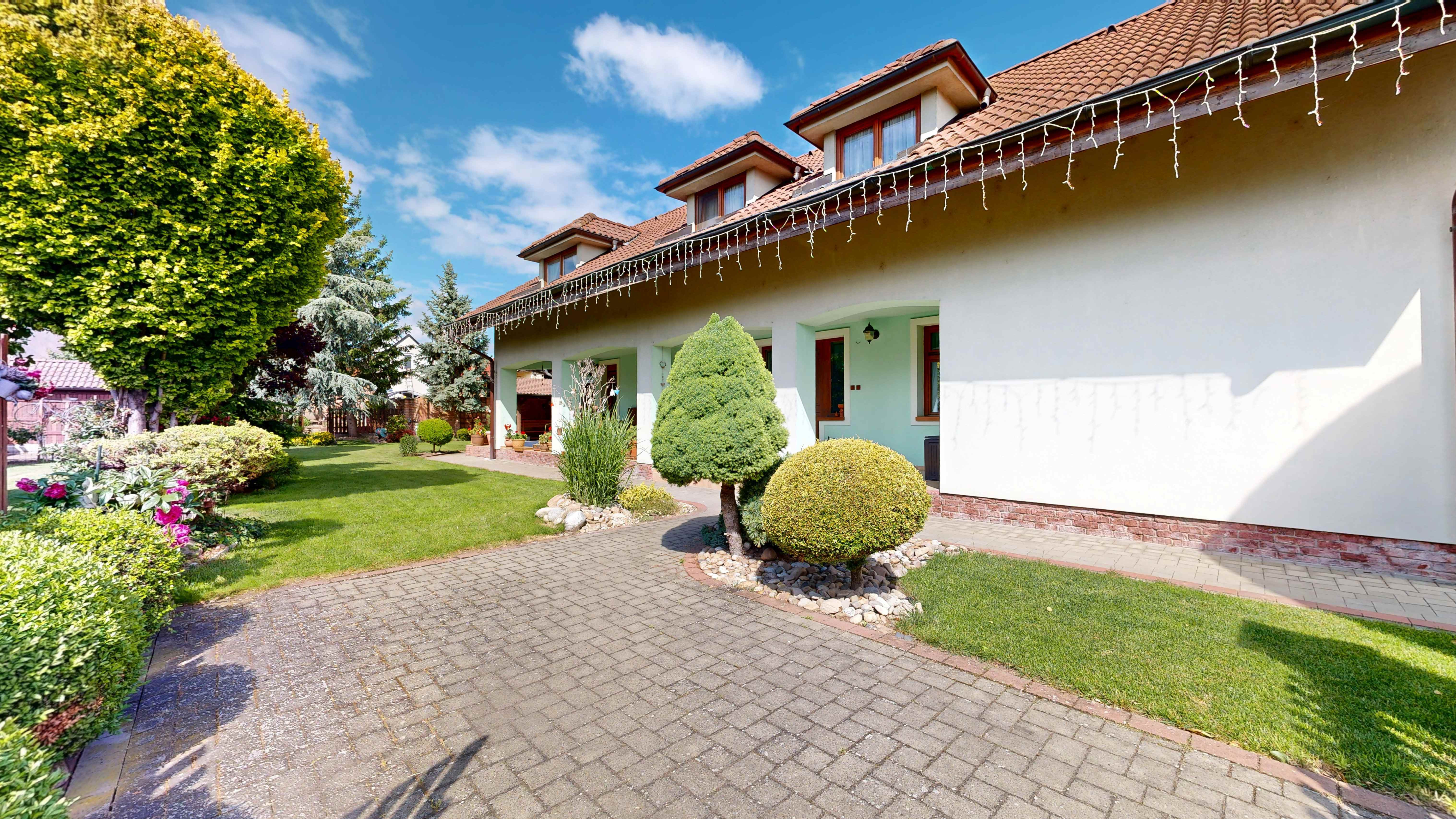 EXKLUZÍVNE V RK CASMAR – Na predaj veľmi pekný rodinný dom v tichej lokalite