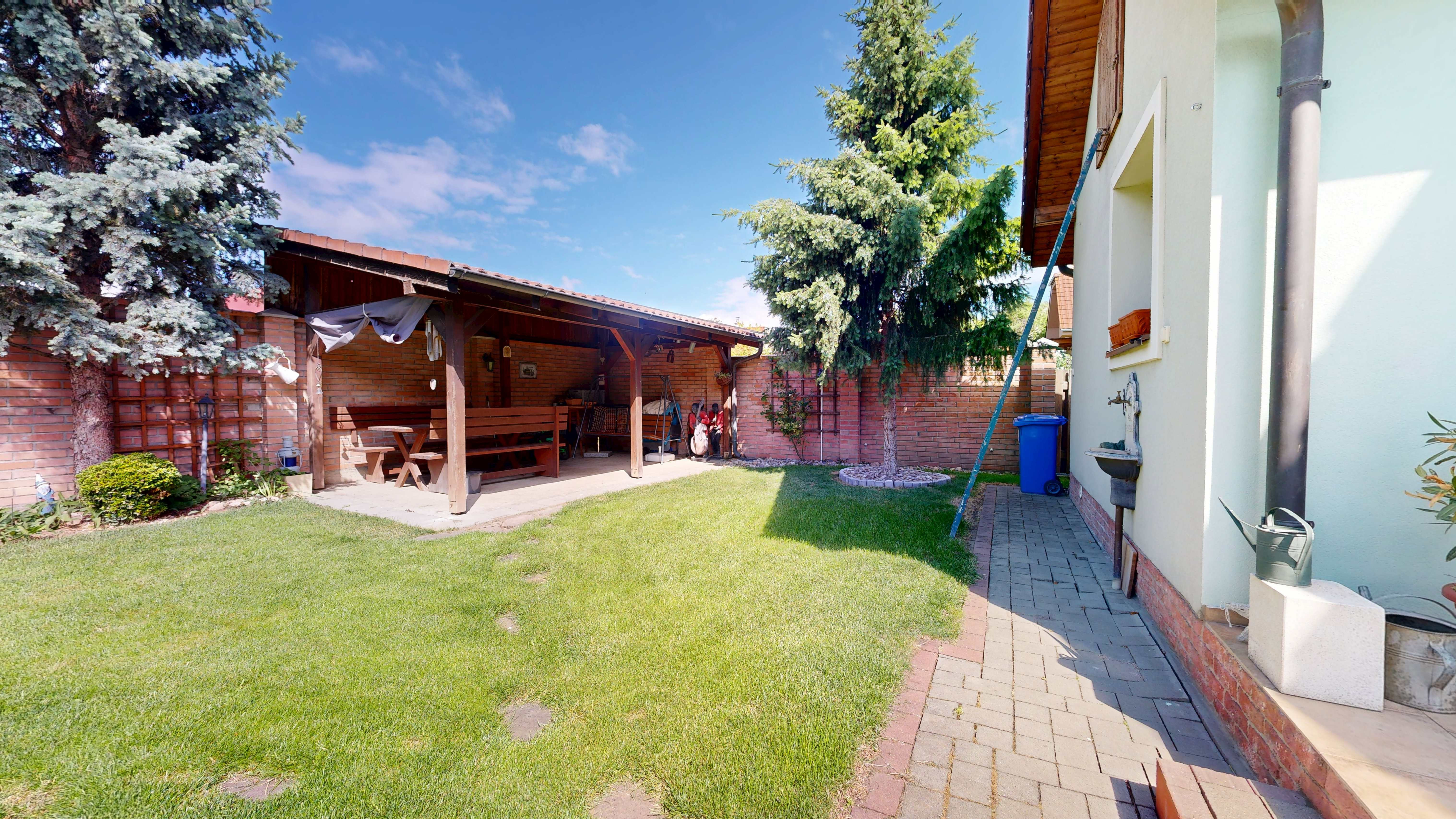 EXKLUZÍVNE V RK CASMAR – Na predaj veľmi pekný rodinný dom v tichej lokalite