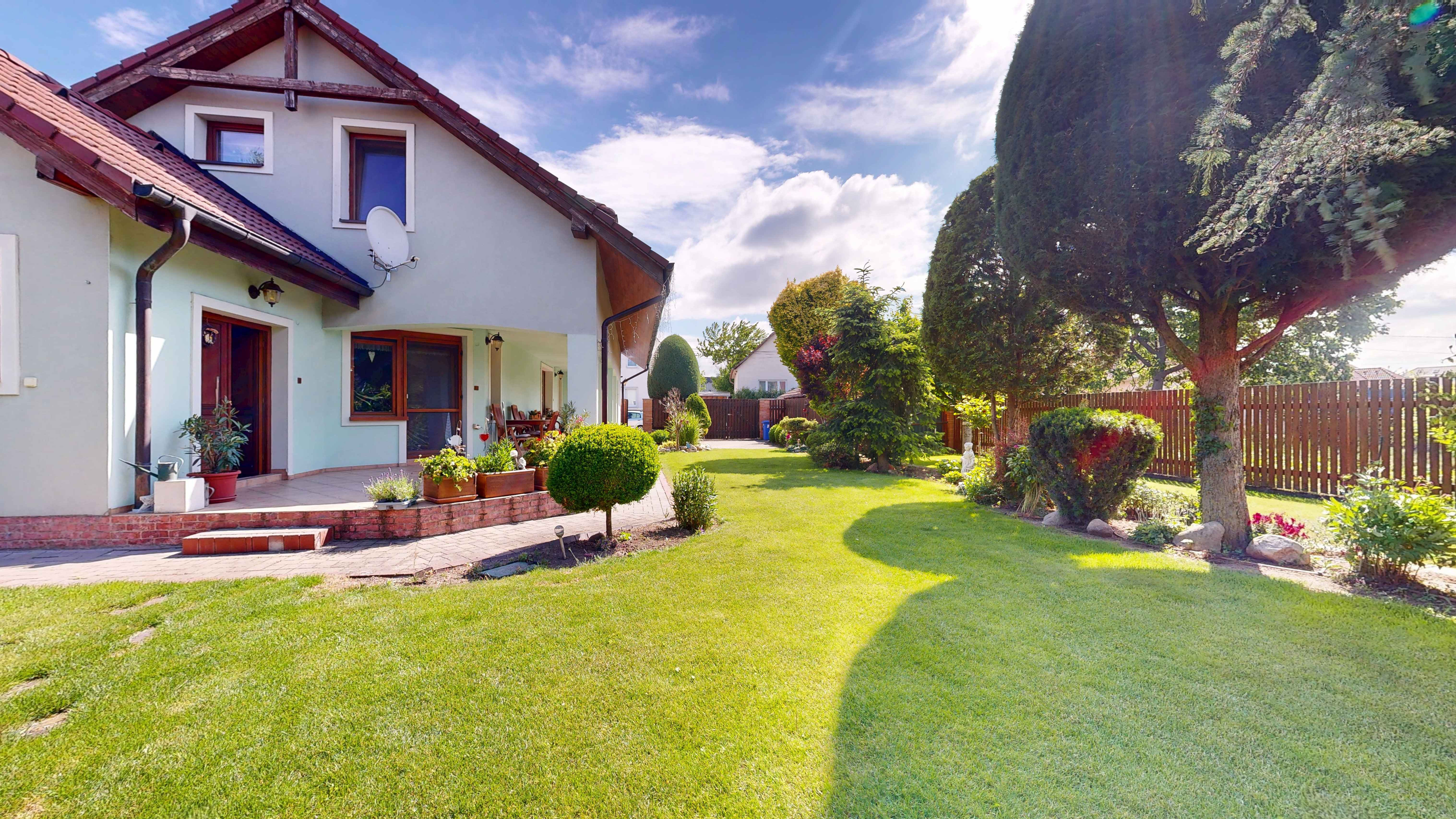 EXKLUZÍVNE V RK CASMAR – Na predaj veľmi pekný rodinný dom v tichej lokalite