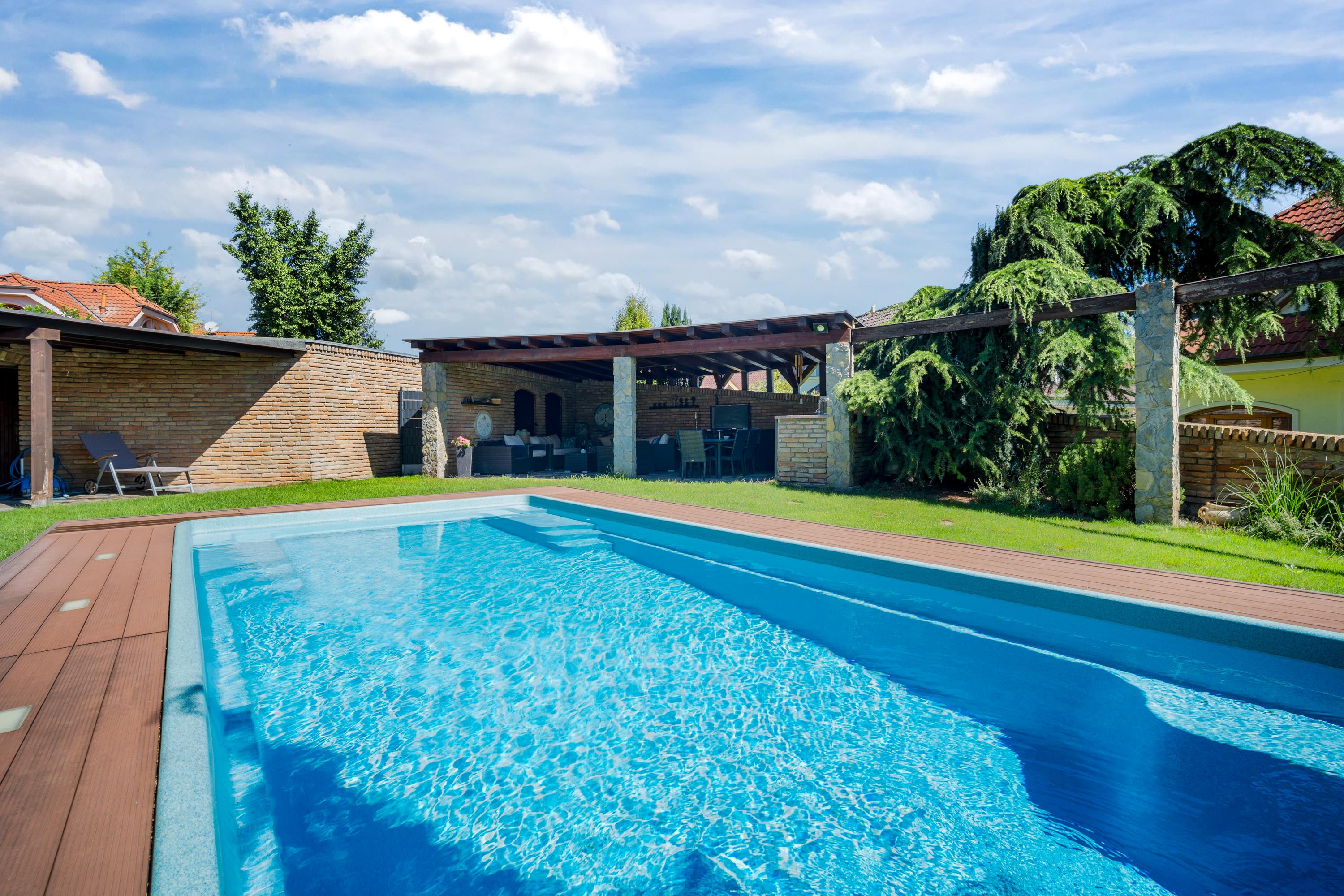 Predaj! 2podlažný 6izb. rod.dom  s dvoj garážou    na Kozáckej ul.