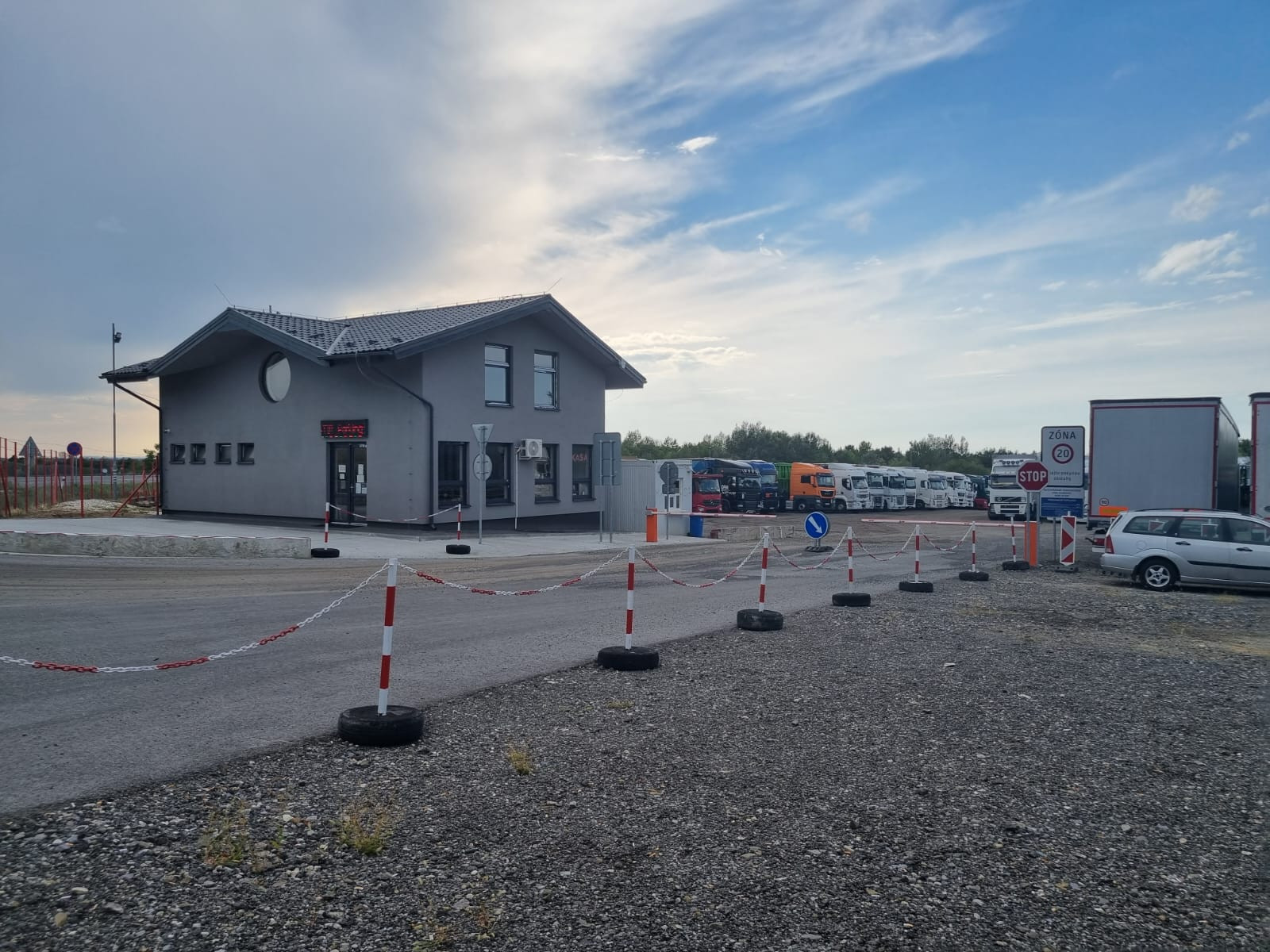 Na predaj funkčný areál pre kamióny vo Vyšnom Nemeckom – výborná poloha pri hranici