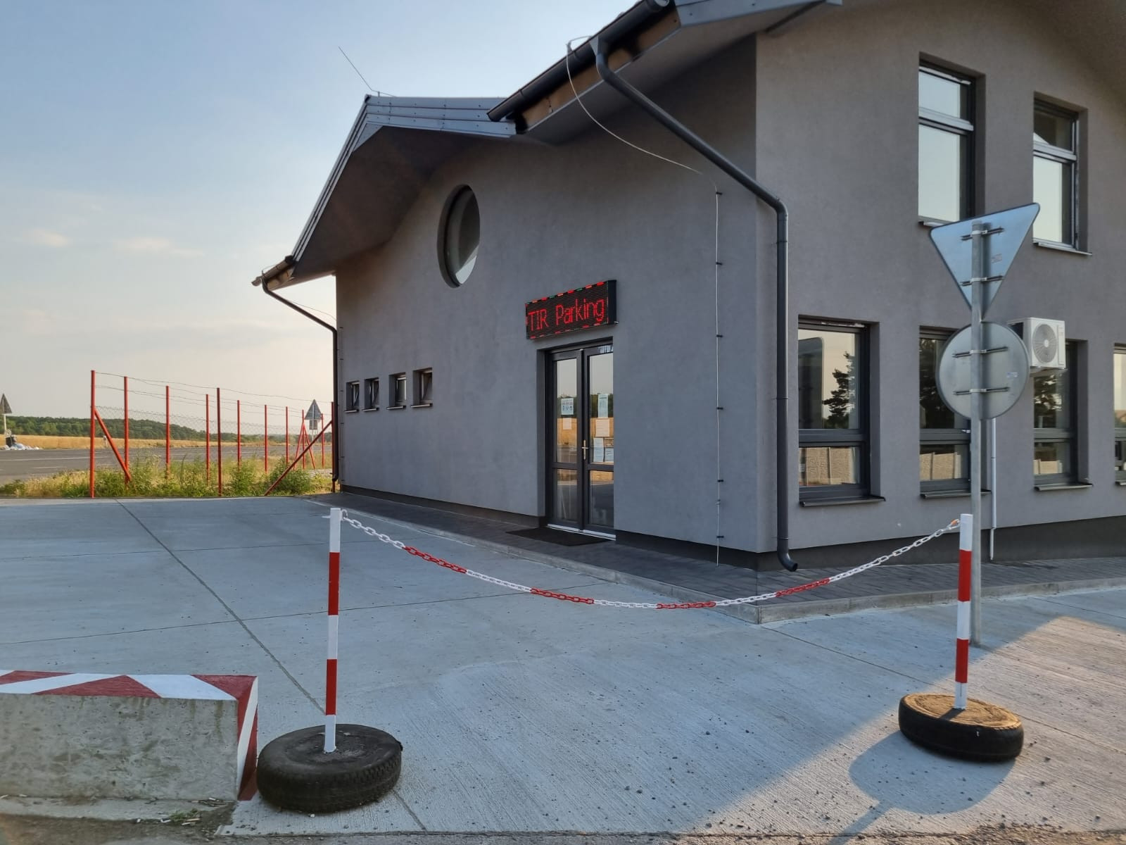 Na predaj funkčný areál pre kamióny vo Vyšnom Nemeckom – výborná poloha pri hranici