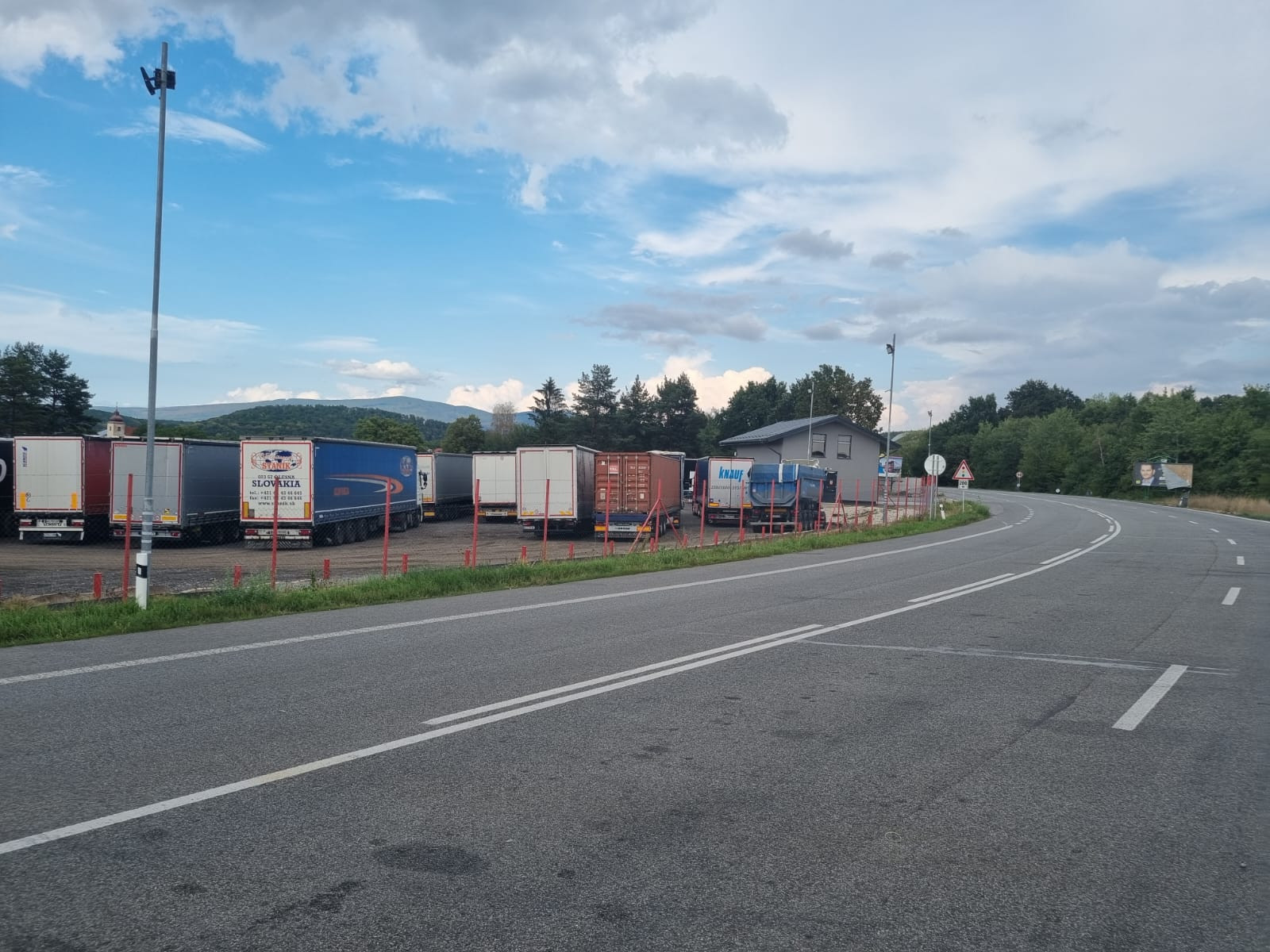 Na predaj funkčný areál pre kamióny vo Vyšnom Nemeckom – výborná poloha pri hranici