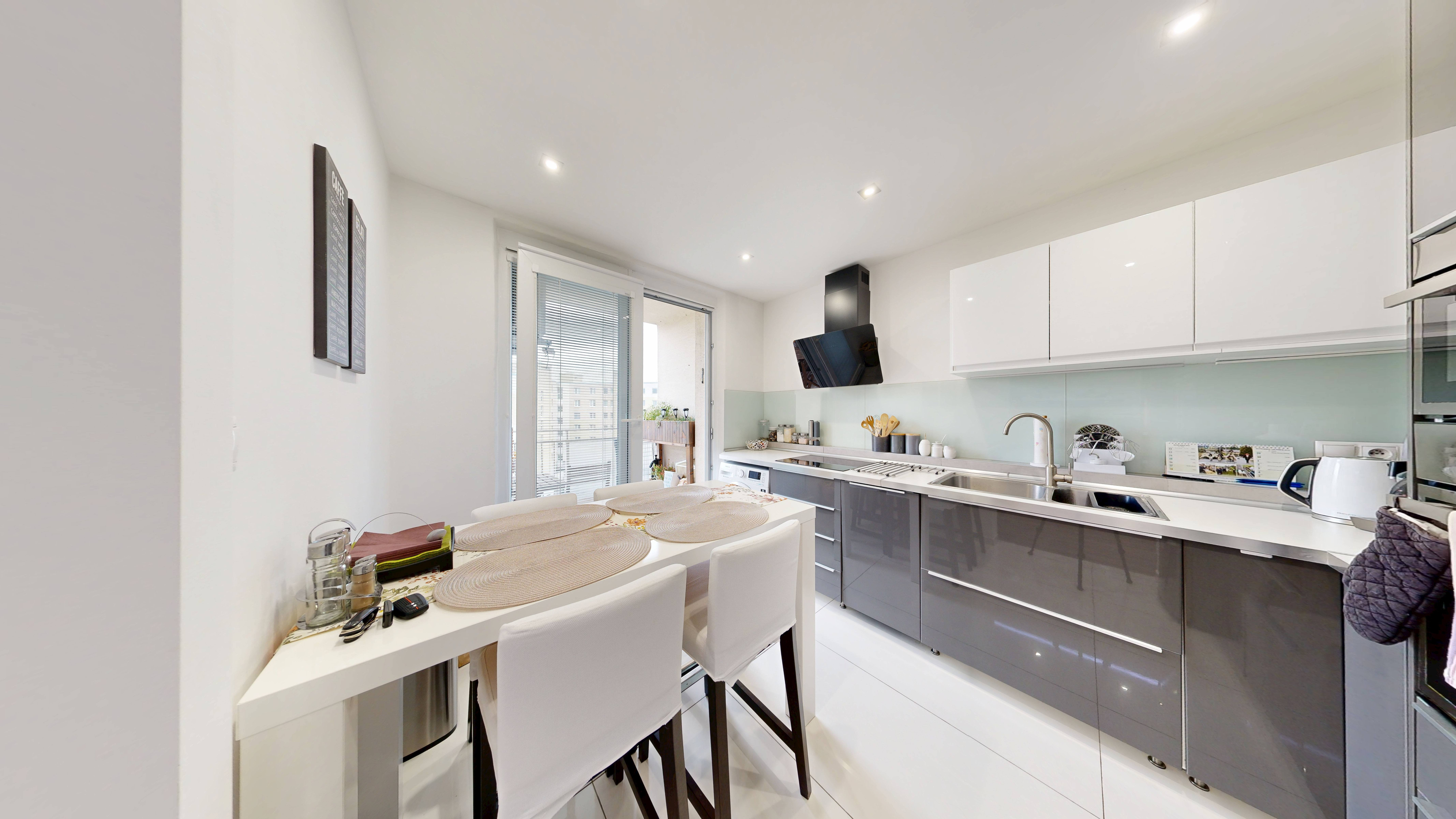 REZERVOVANÉ! Pekný 3-izbový byt po kompletnej rekonštrukcii a super výmerou! Na Hlinách!