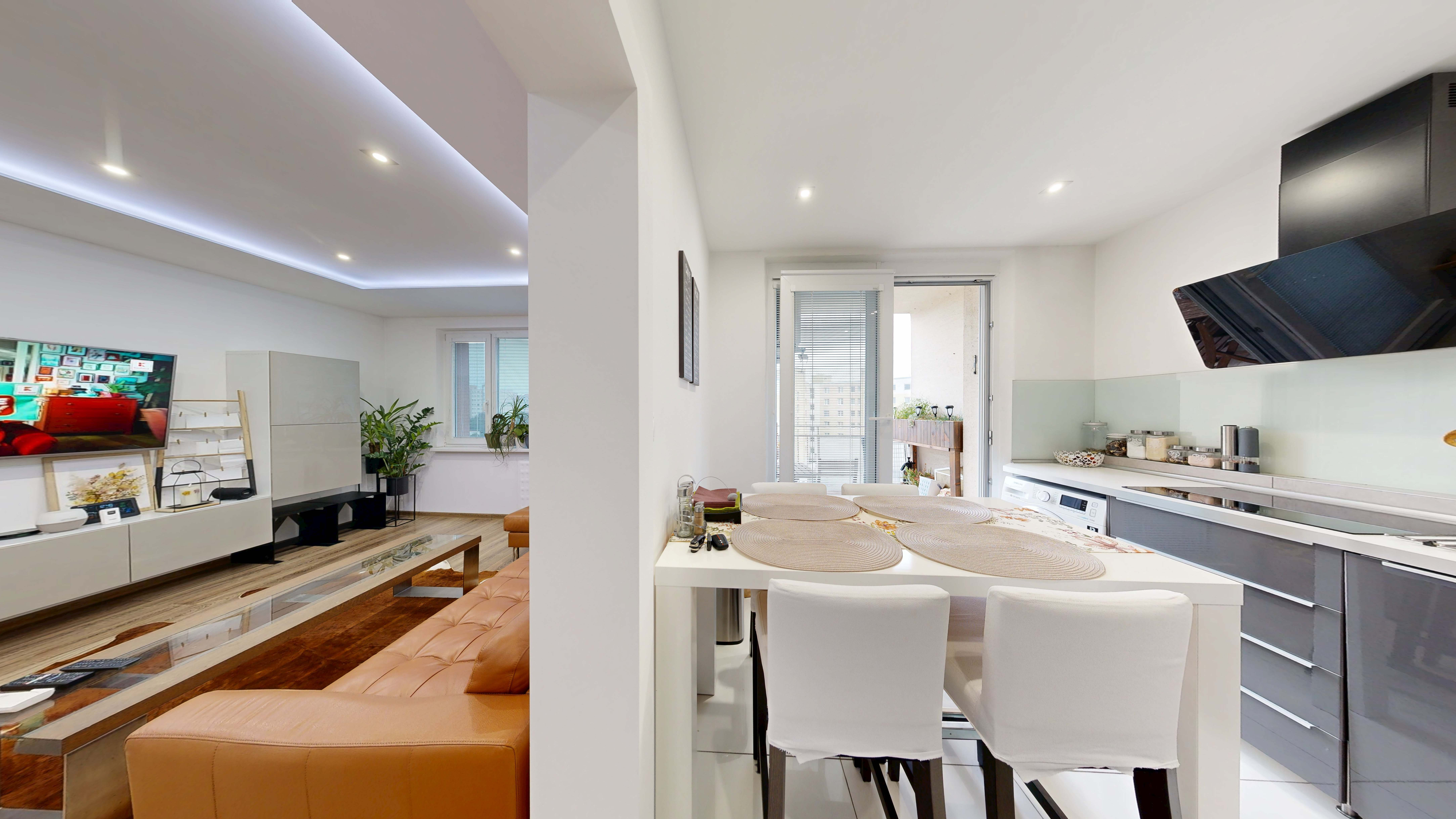 REZERVOVANÉ! Pekný 3-izbový byt po kompletnej rekonštrukcii a super výmerou! Na Hlinách!