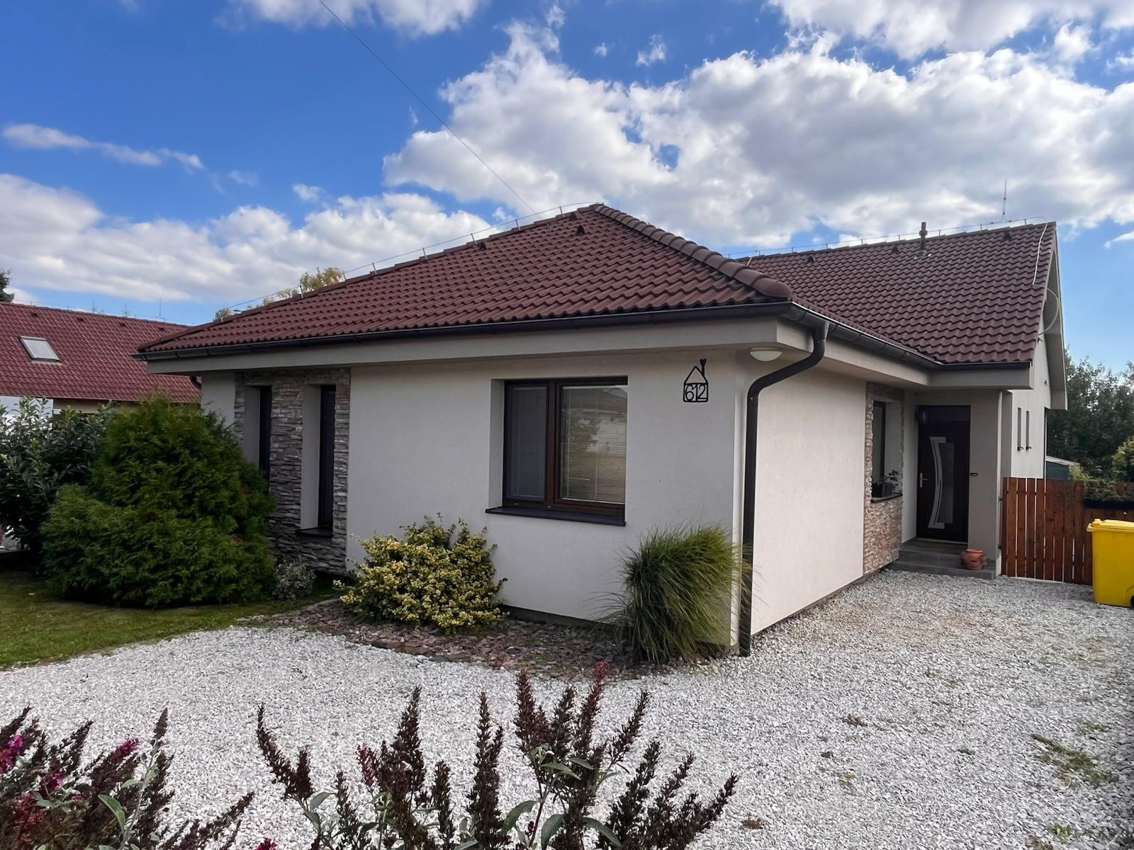 Moderný 6-izbový rodinný dom s veľkou záhradou, altánkom a bazénom – Dolné Orešany