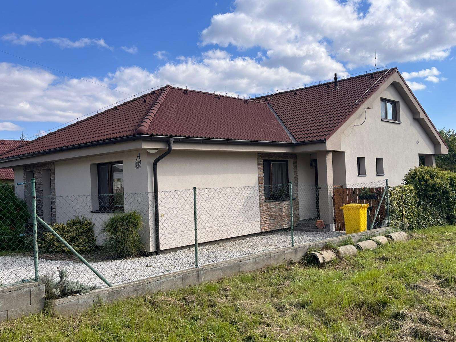 Moderný 6-izbový rodinný dom s veľkou záhradou, altánkom a bazénom – Dolné Orešany