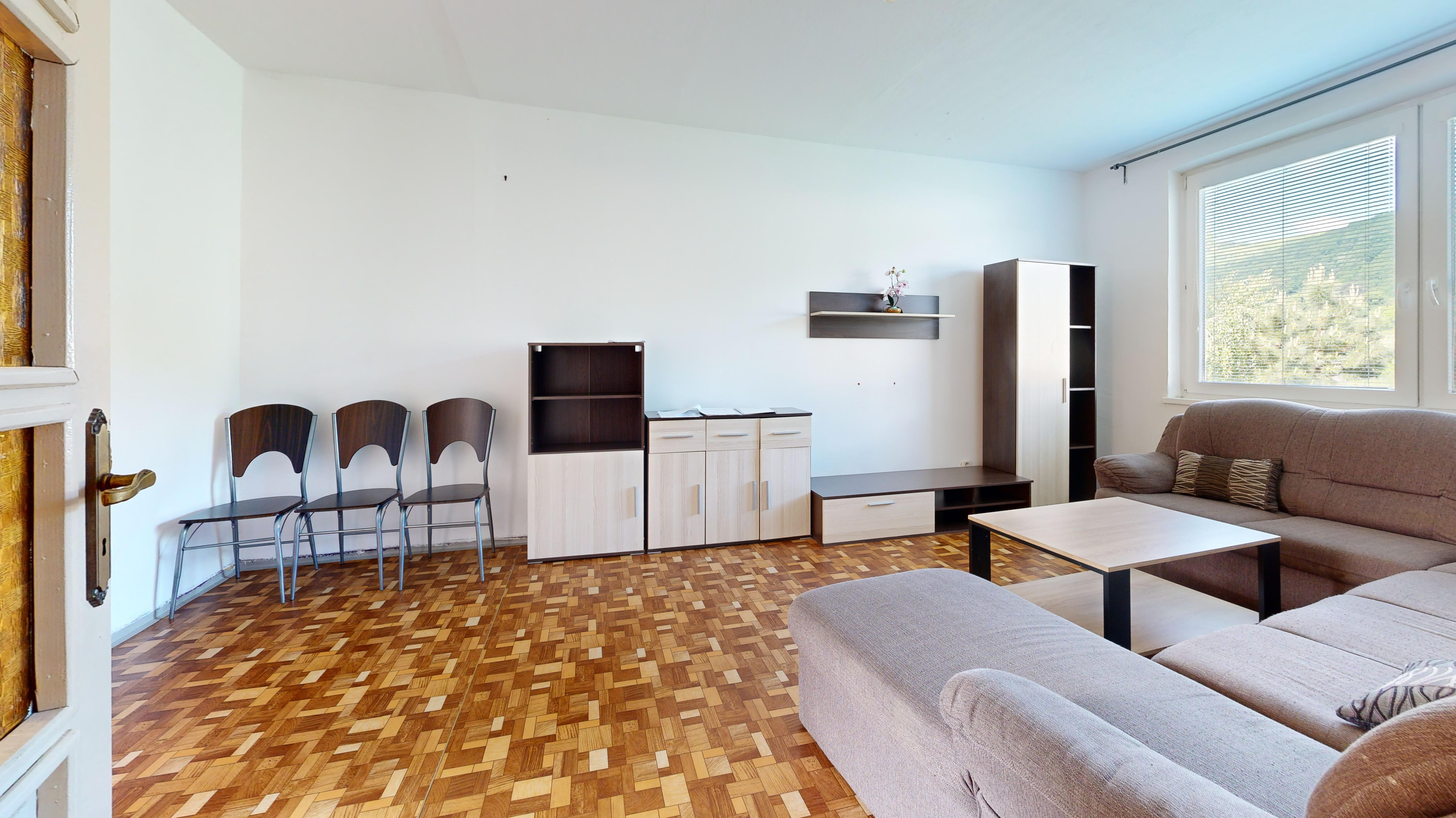 NA PREDAJ 3 IZBOVÝ BYT - KOMENSKÉHO, SMOLENICE