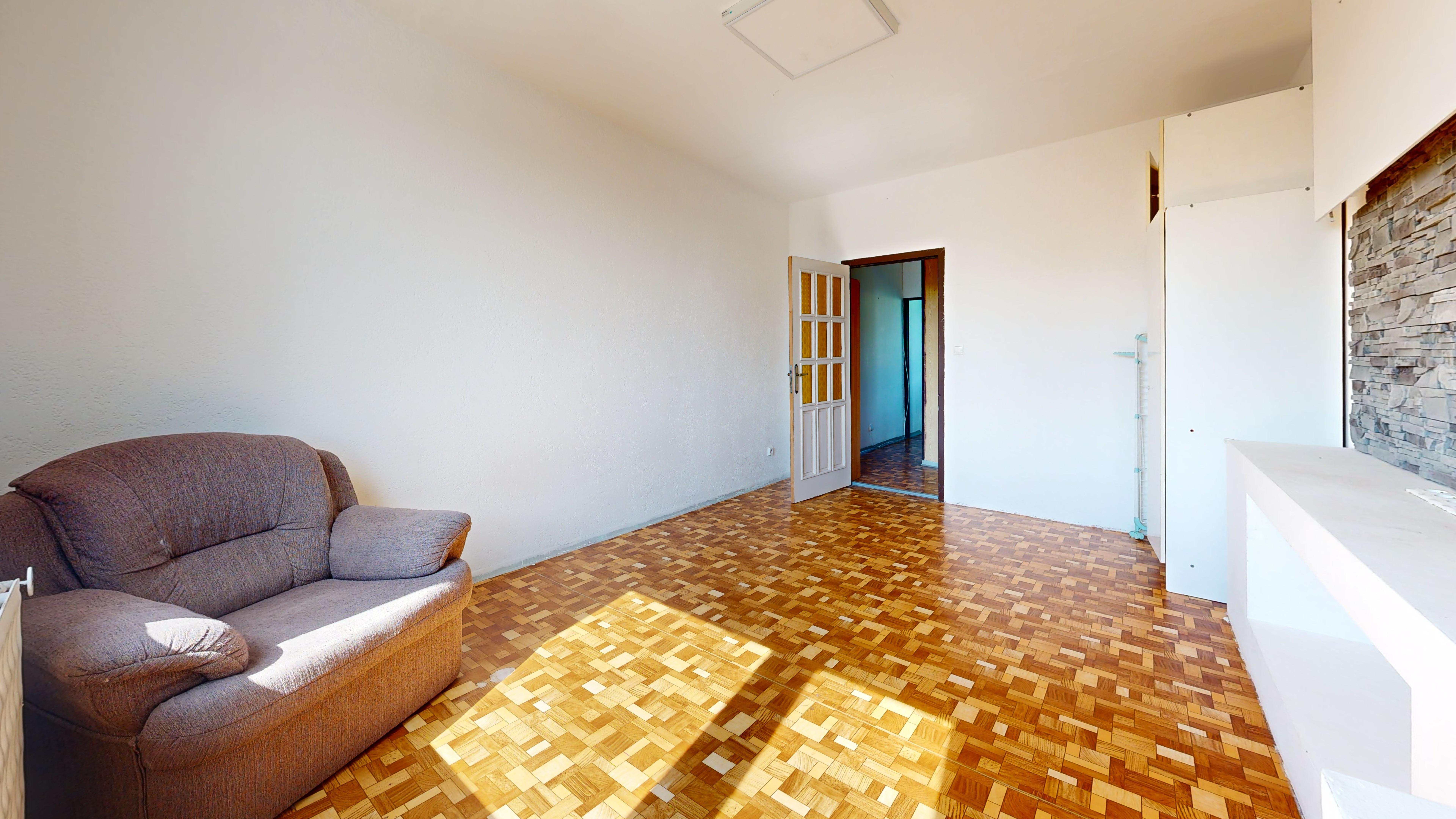 NA PREDAJ 3 IZBOVÝ BYT - KOMENSKÉHO, SMOLENICE