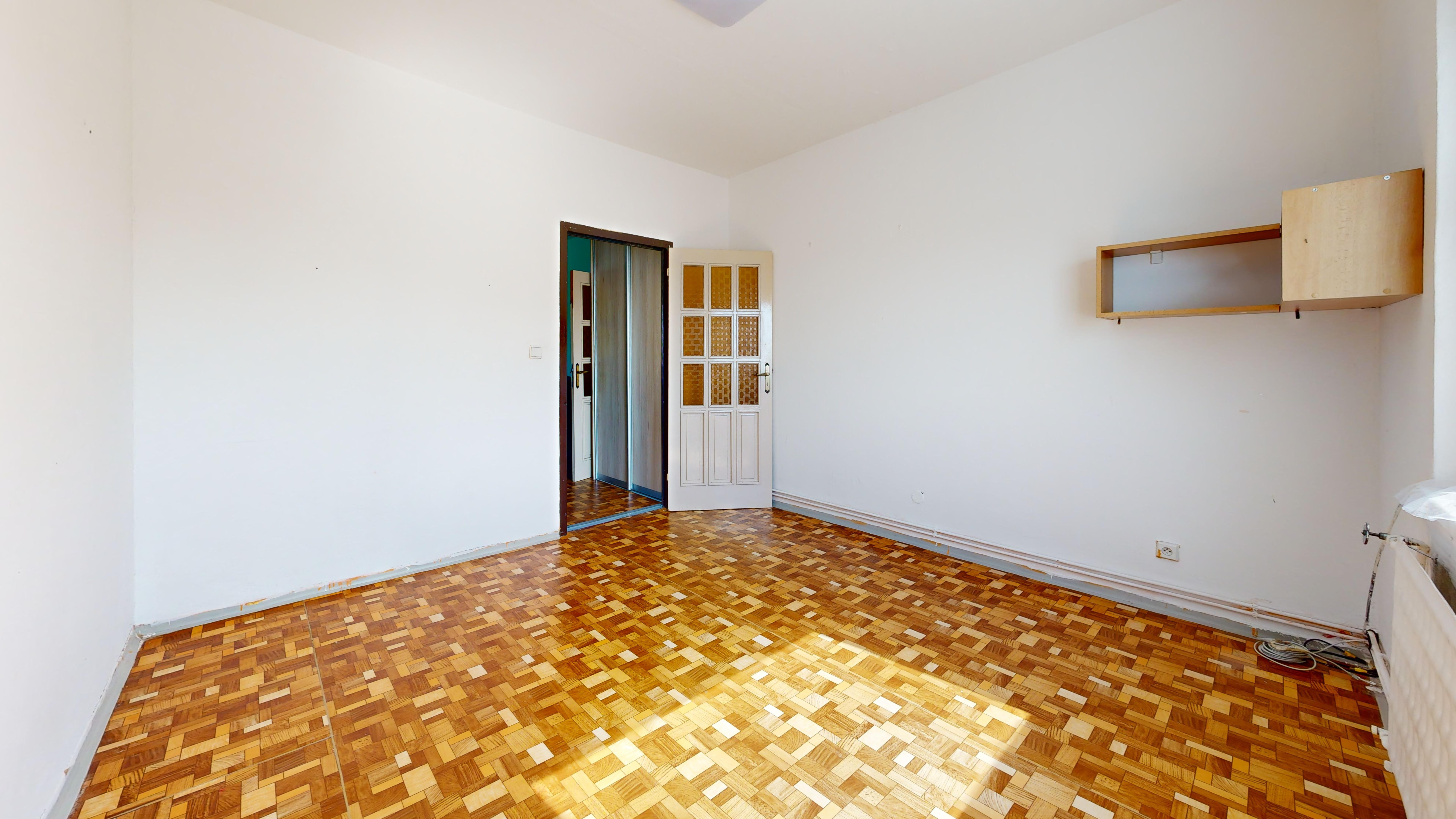 NA PREDAJ 3 IZBOVÝ BYT - KOMENSKÉHO, SMOLENICE