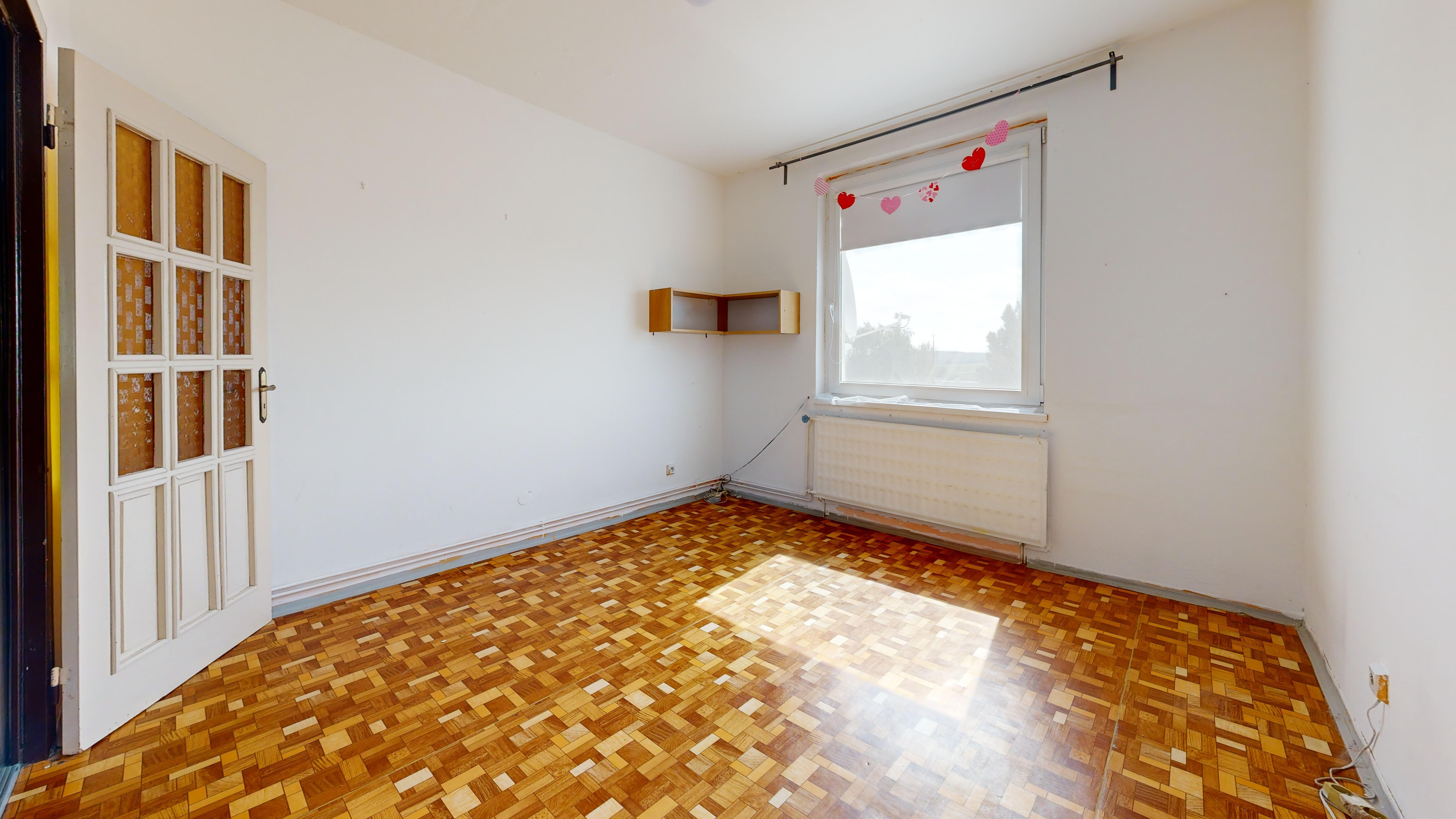 NA PREDAJ 3 IZBOVÝ BYT - KOMENSKÉHO, SMOLENICE