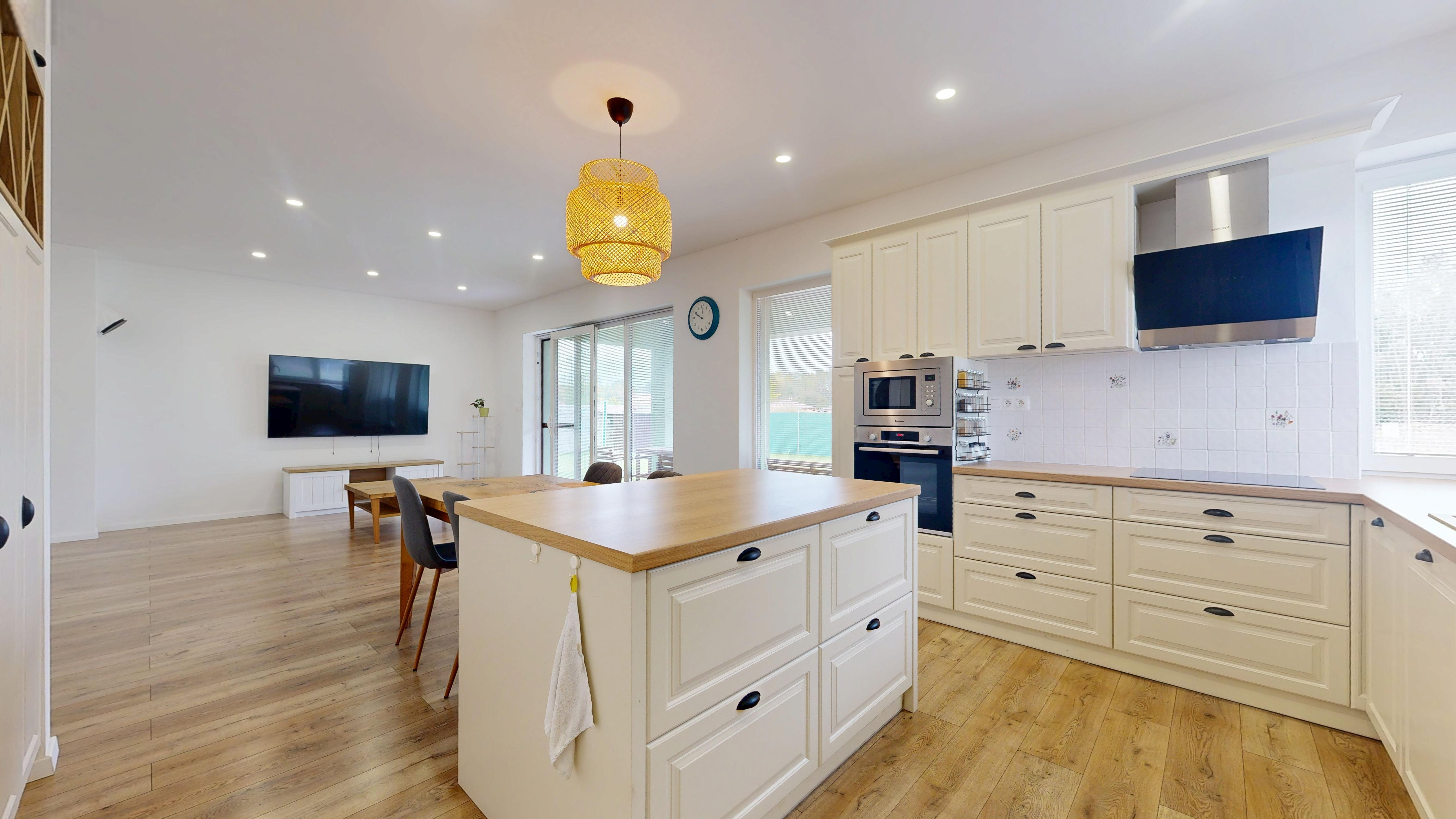 REZERVOVANÉ!! Moderný 4-izbový rodinný dom v tichej lokalite