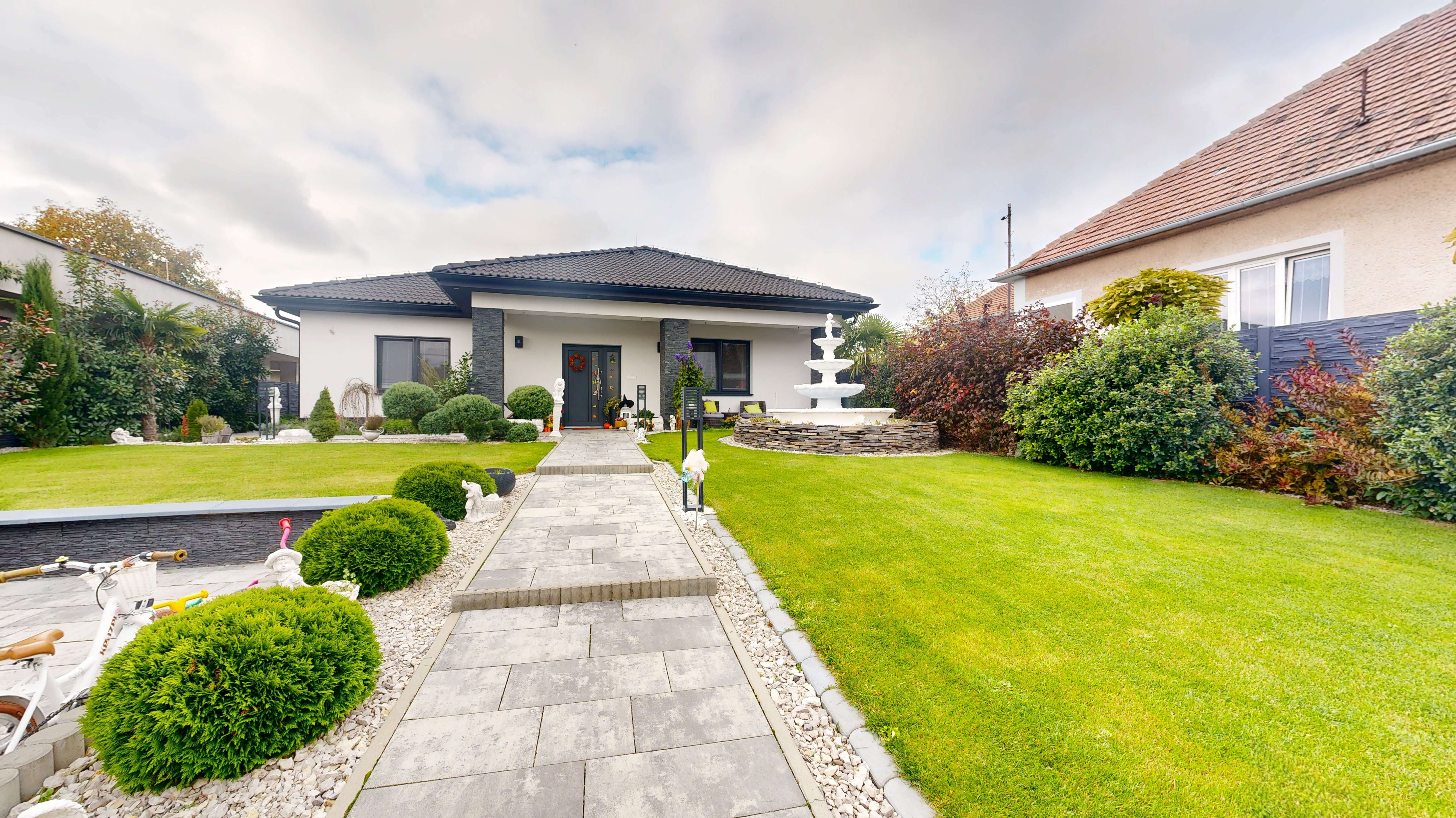 🏡 Nadštandardný 4-izbový rodinný dom s bazénom, zimnou terasou a veľkým pozemkom – Dvorníky