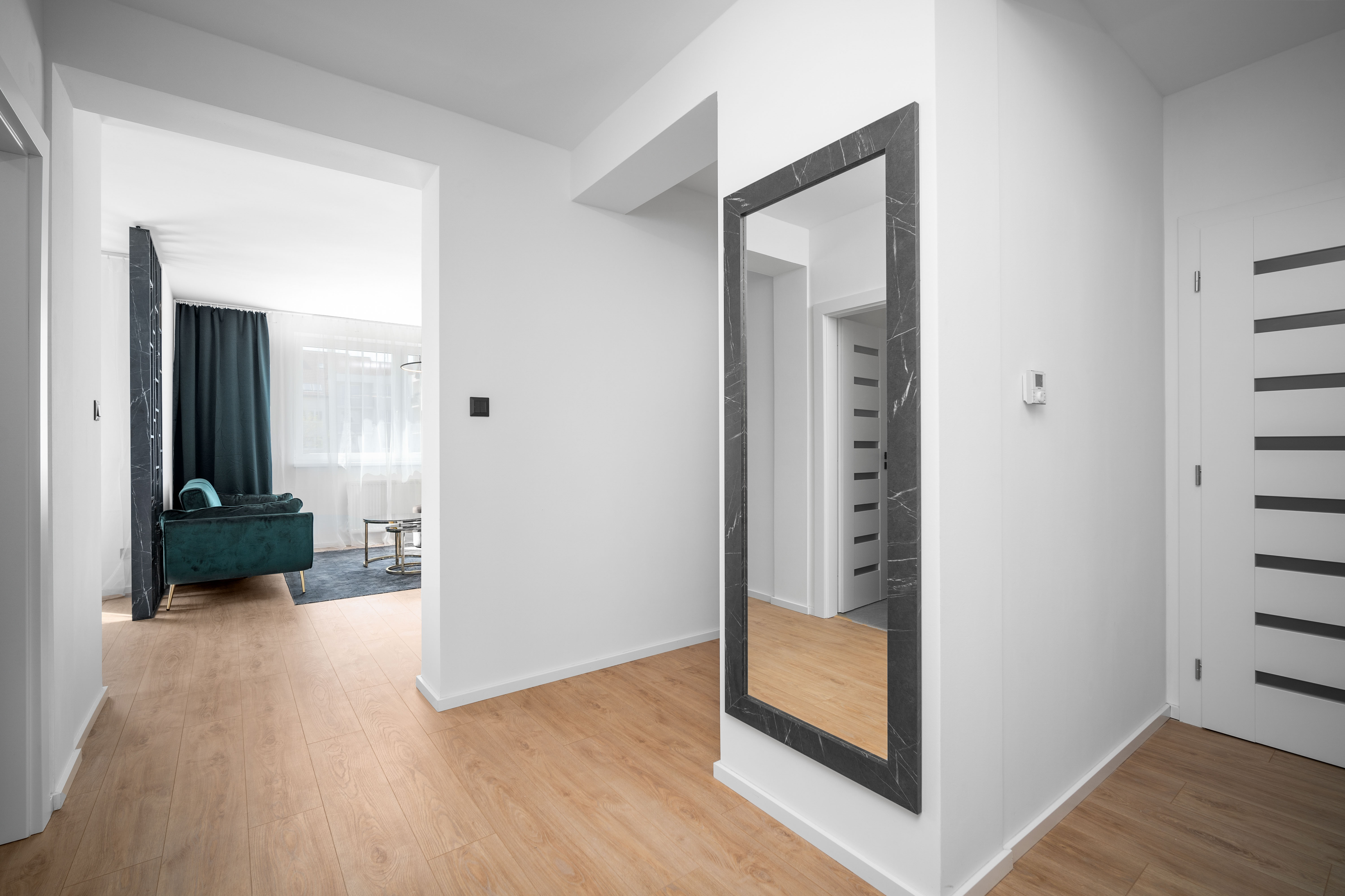 Štýlový 3-izbový byt so zariadením, loggiou a balkónom