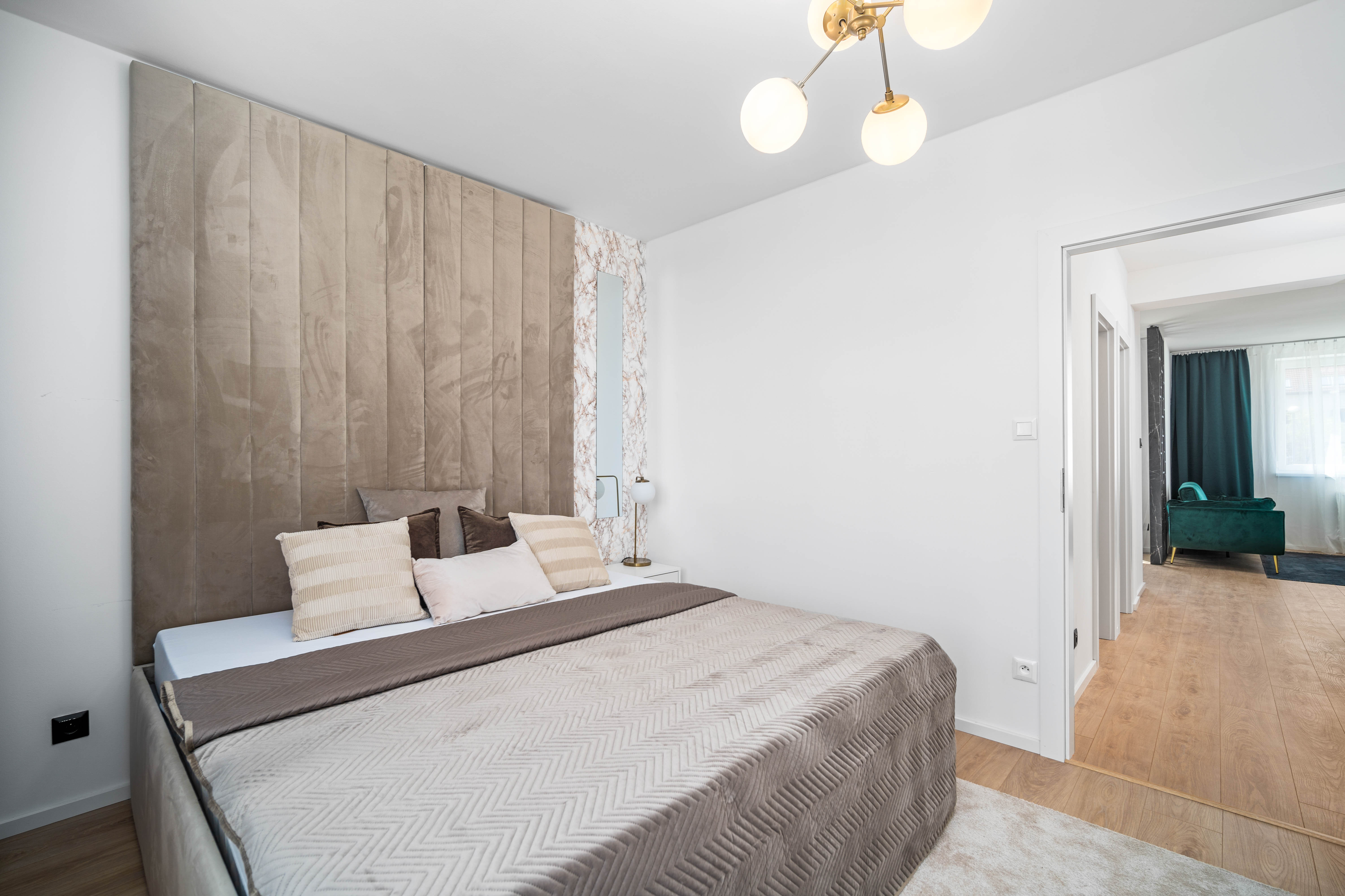 Štýlový 3-izbový byt so zariadením, loggiou a balkónom