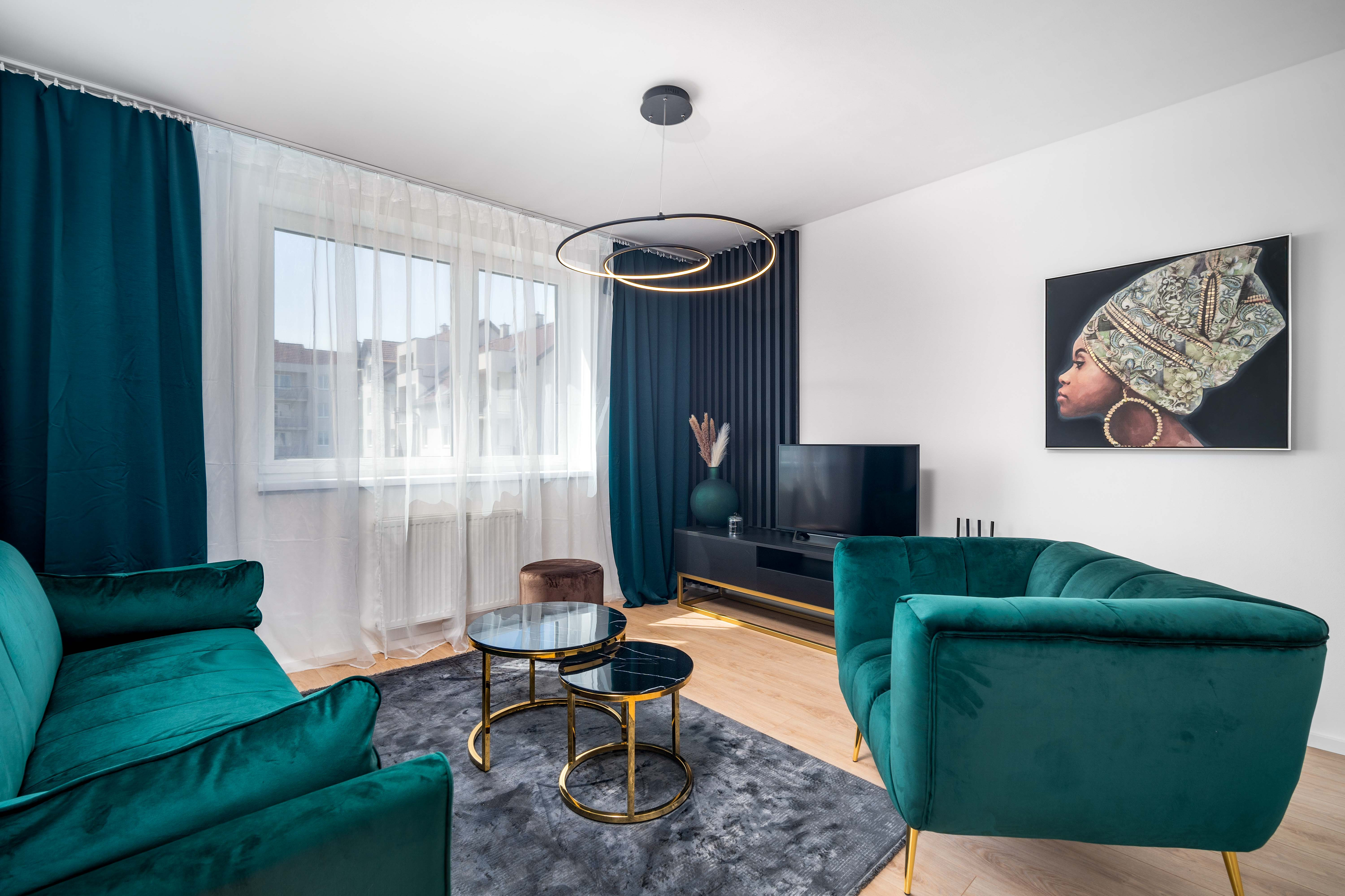 Štýlový 3-izbový byt so zariadením, loggiou a balkónom