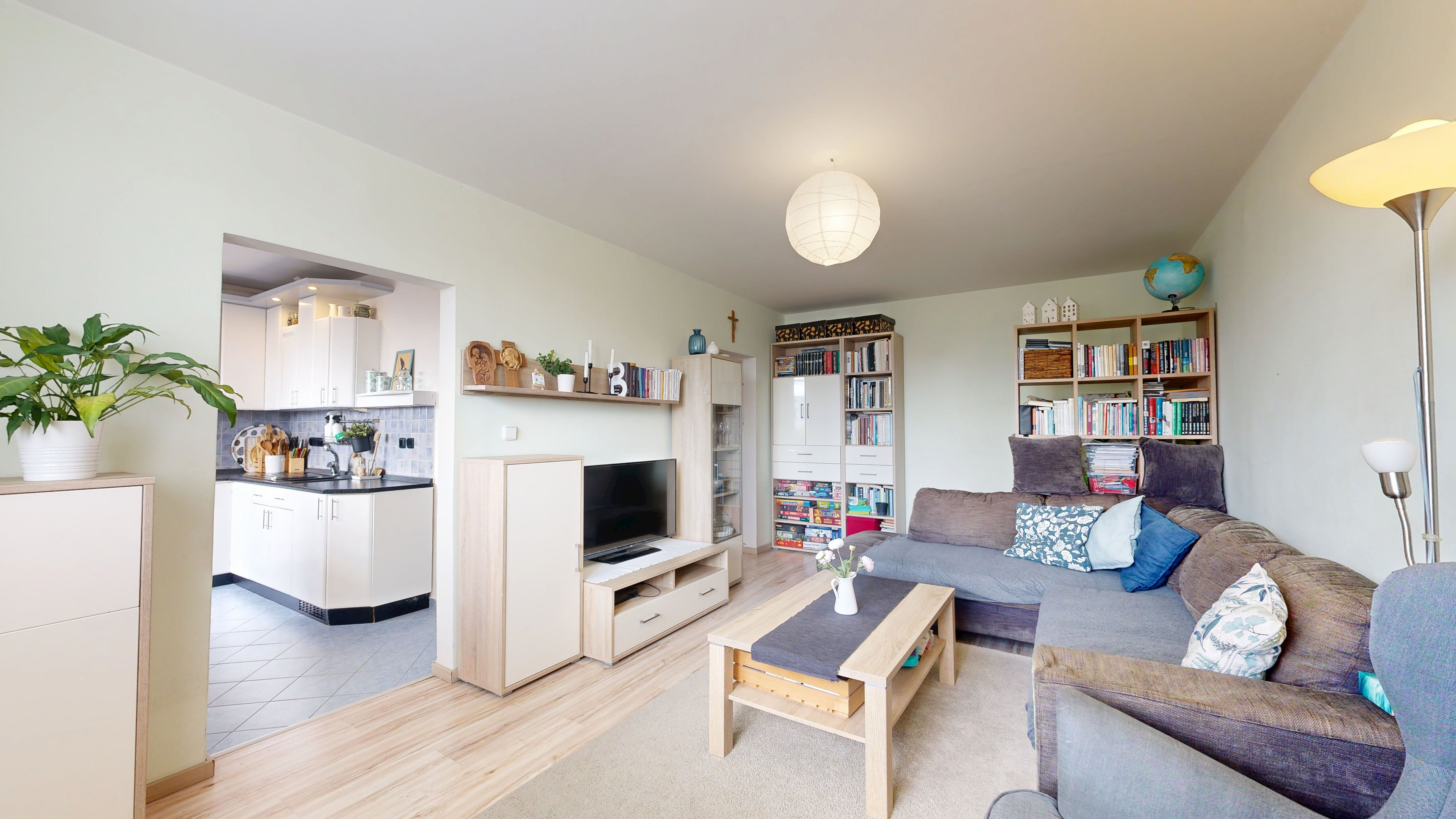 NOVÁ CENA!!Ponúkame na predaj priestranný 3-izbový byt s loggiou na sídlisku Hliny