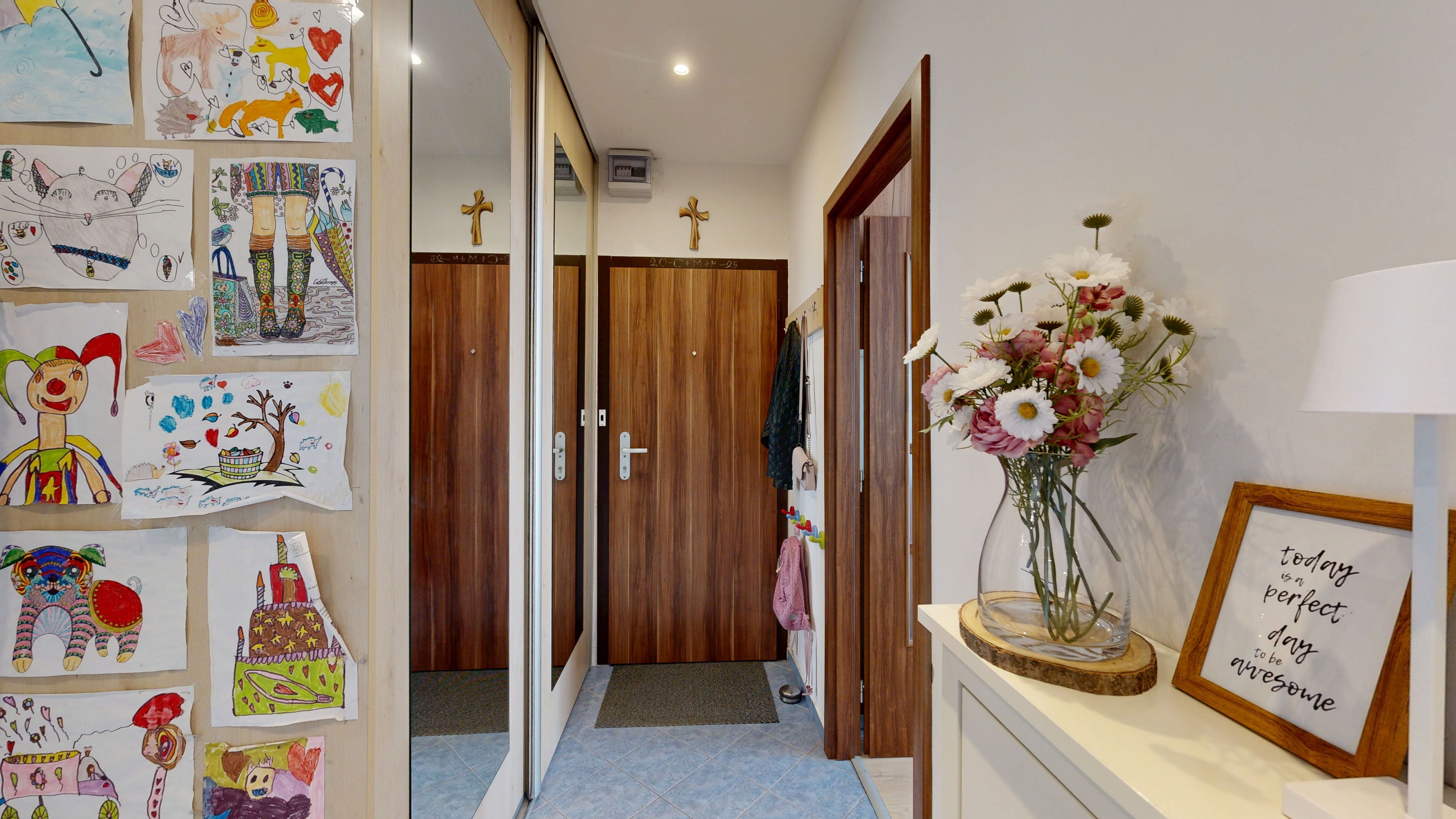 NOVÁ CENA!!Ponúkame na predaj priestranný 3-izbový byt s loggiou na sídlisku Hliny