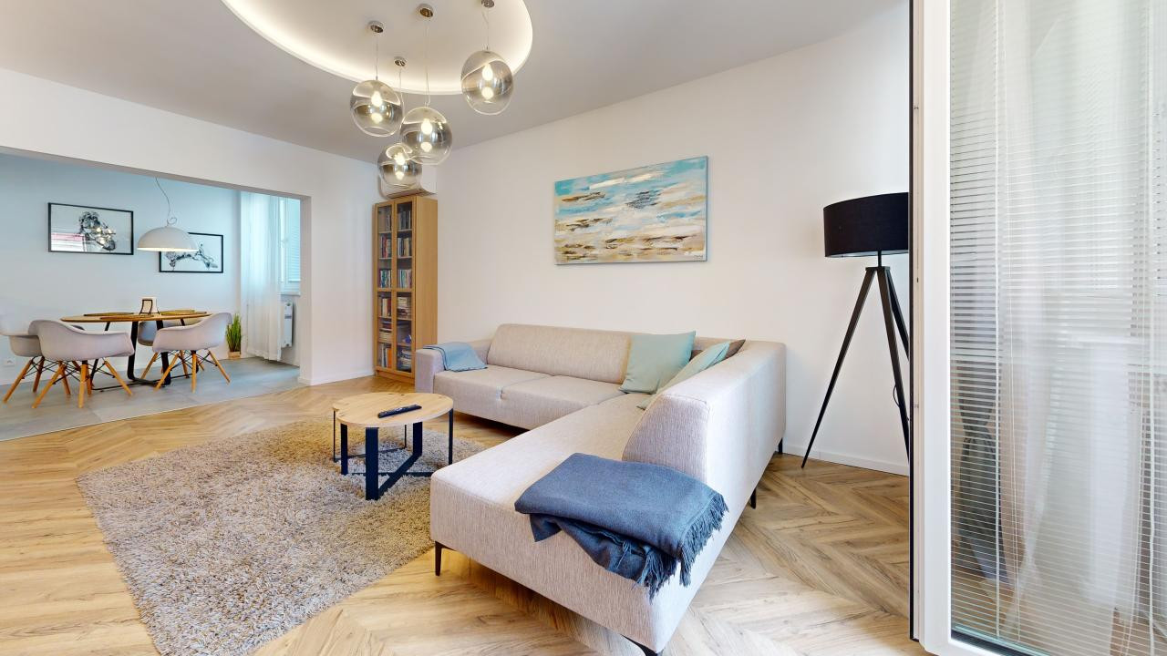 Krásny 3izb.byt v úplnom centre v oplotenom areáli s vlastným garáž. a parkov. státim