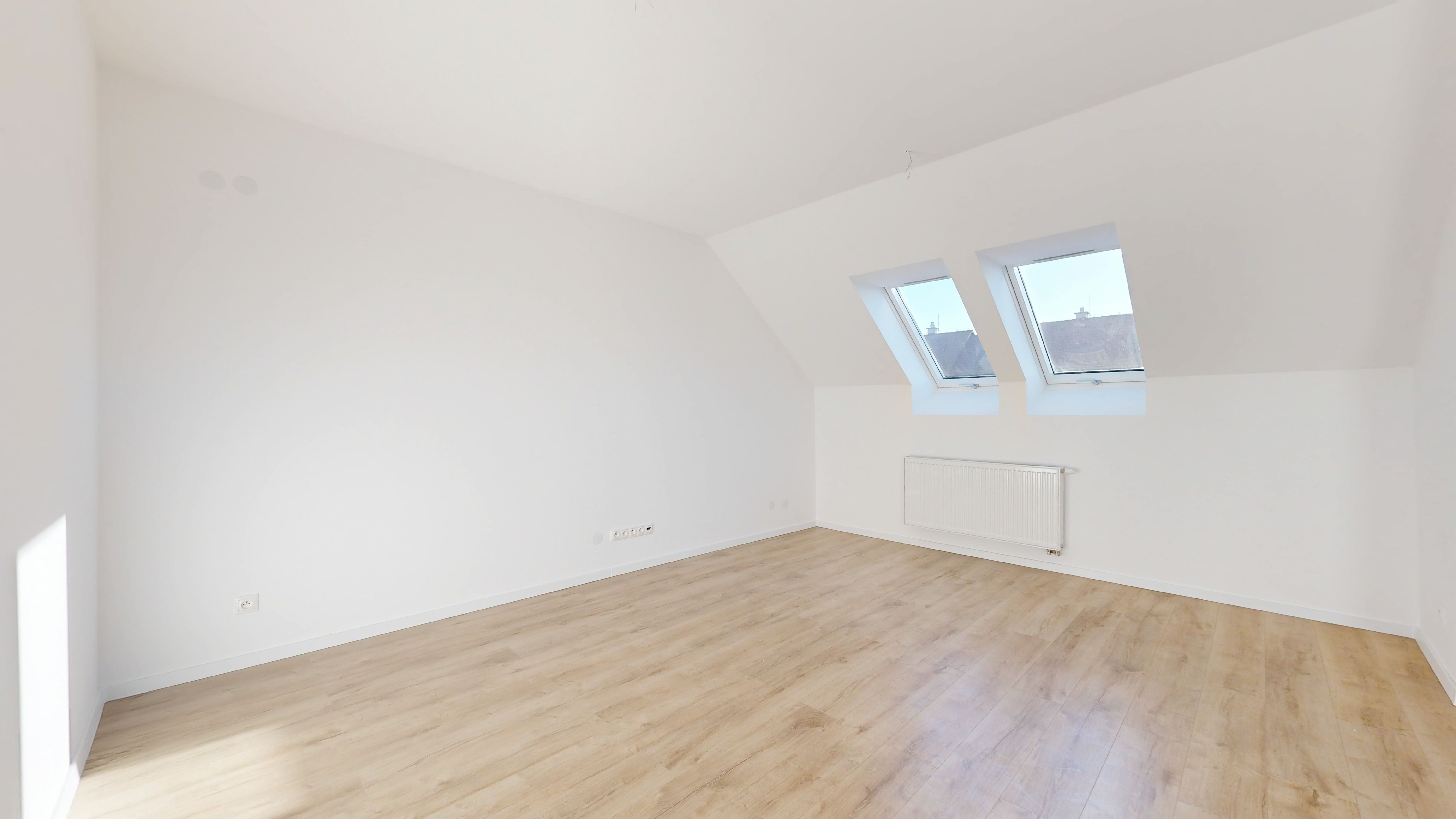 POLIANKY / Priestranný 3-izbový byt s loggiou a kuchynskou linkou